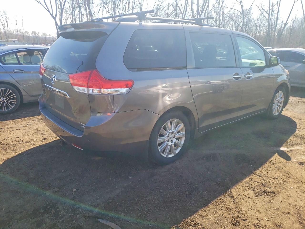 2011 Toyota Sienna Xle 7-passenger Серый vin: 5TDDK3DCXBS023674