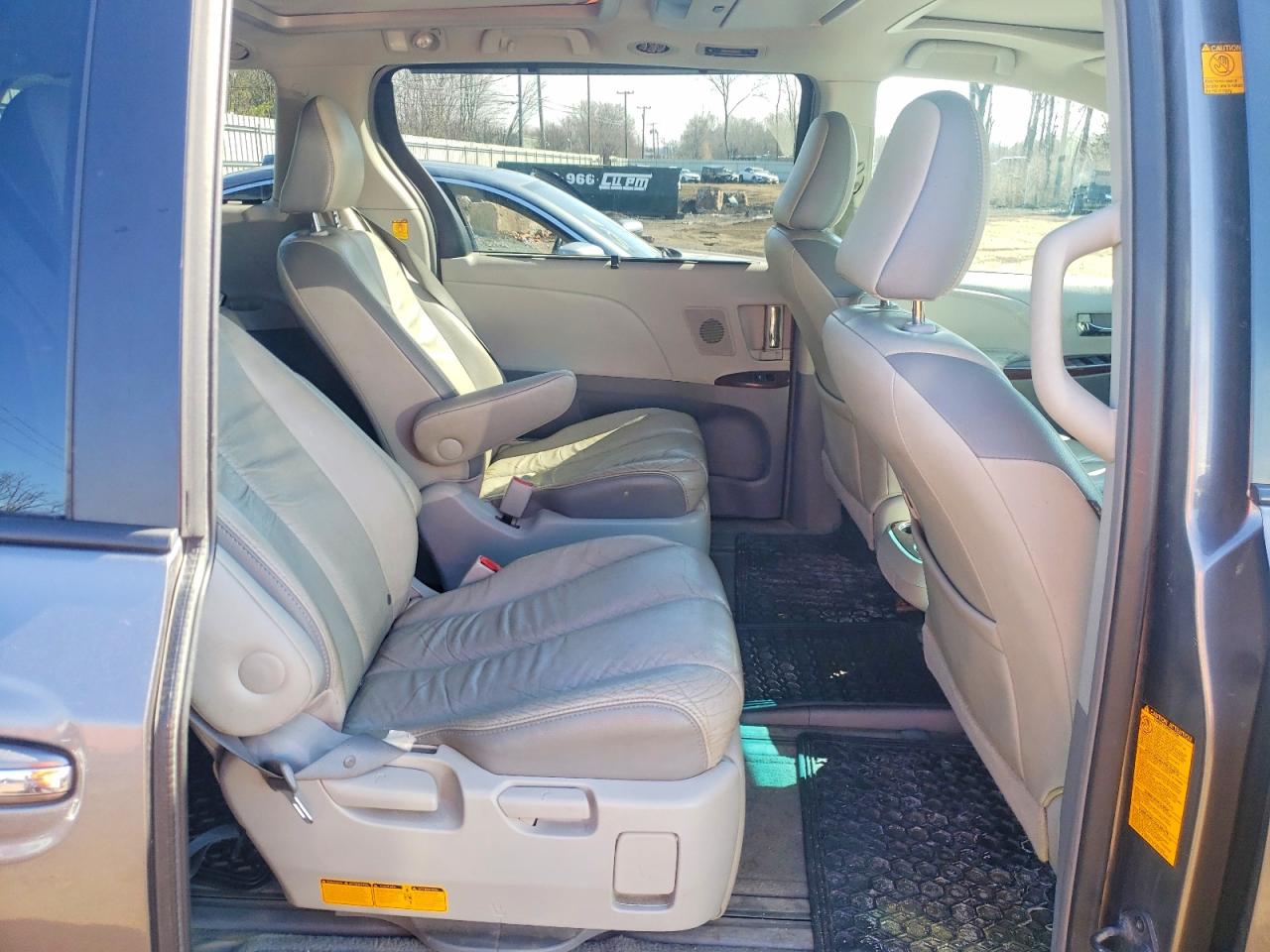 2011 Toyota Sienna Xle 7-passenger Серый vin: 5TDDK3DCXBS023674