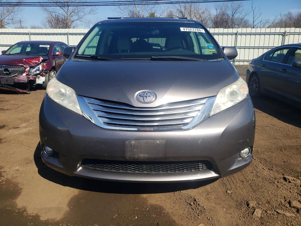 2011 Toyota Sienna Xle 7-passenger Серый vin: 5TDDK3DCXBS023674