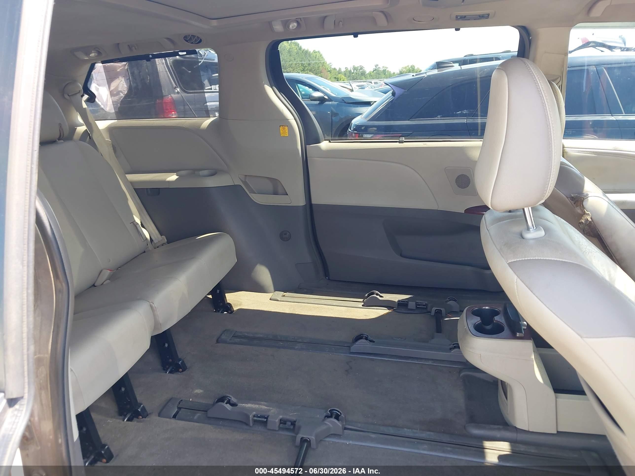 2011 Toyota Sienna Limited Серый vin: 5TDDK3DCXBS027255