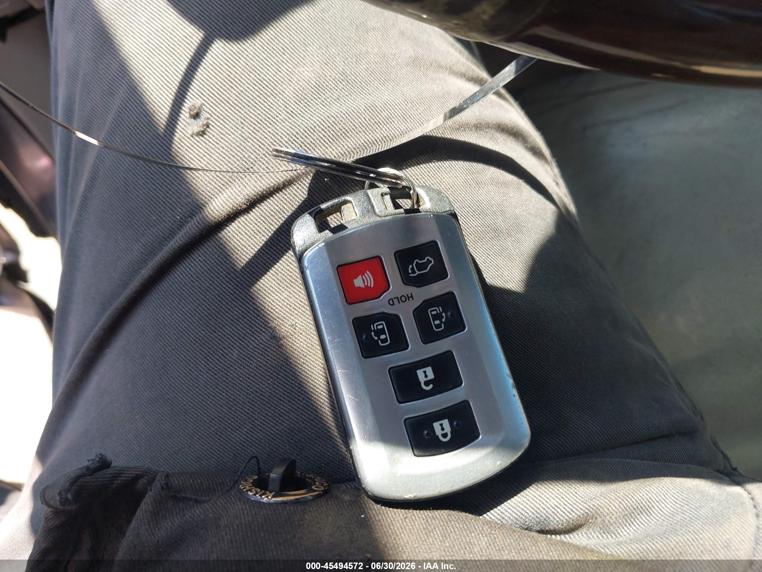 2011 Toyota Sienna Limited Серый vin: 5TDDK3DCXBS027255