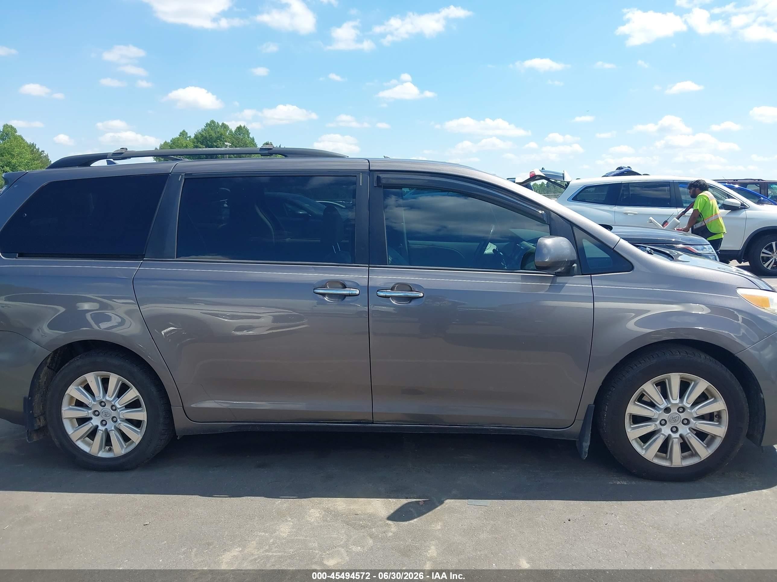 2011 Toyota Sienna Limited Серый vin: 5TDDK3DCXBS027255