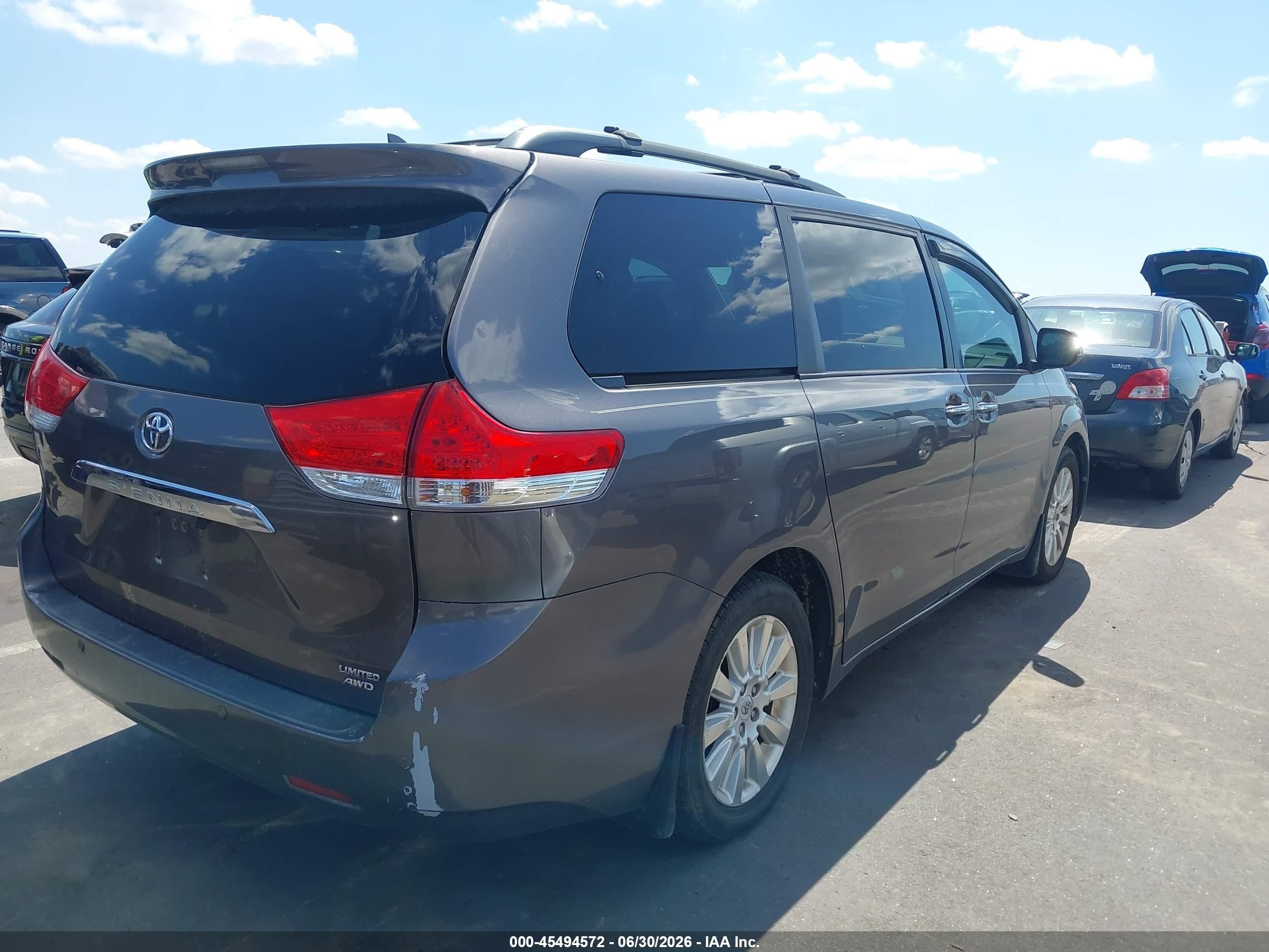 2011 Toyota Sienna Limited Серый vin: 5TDDK3DCXBS027255