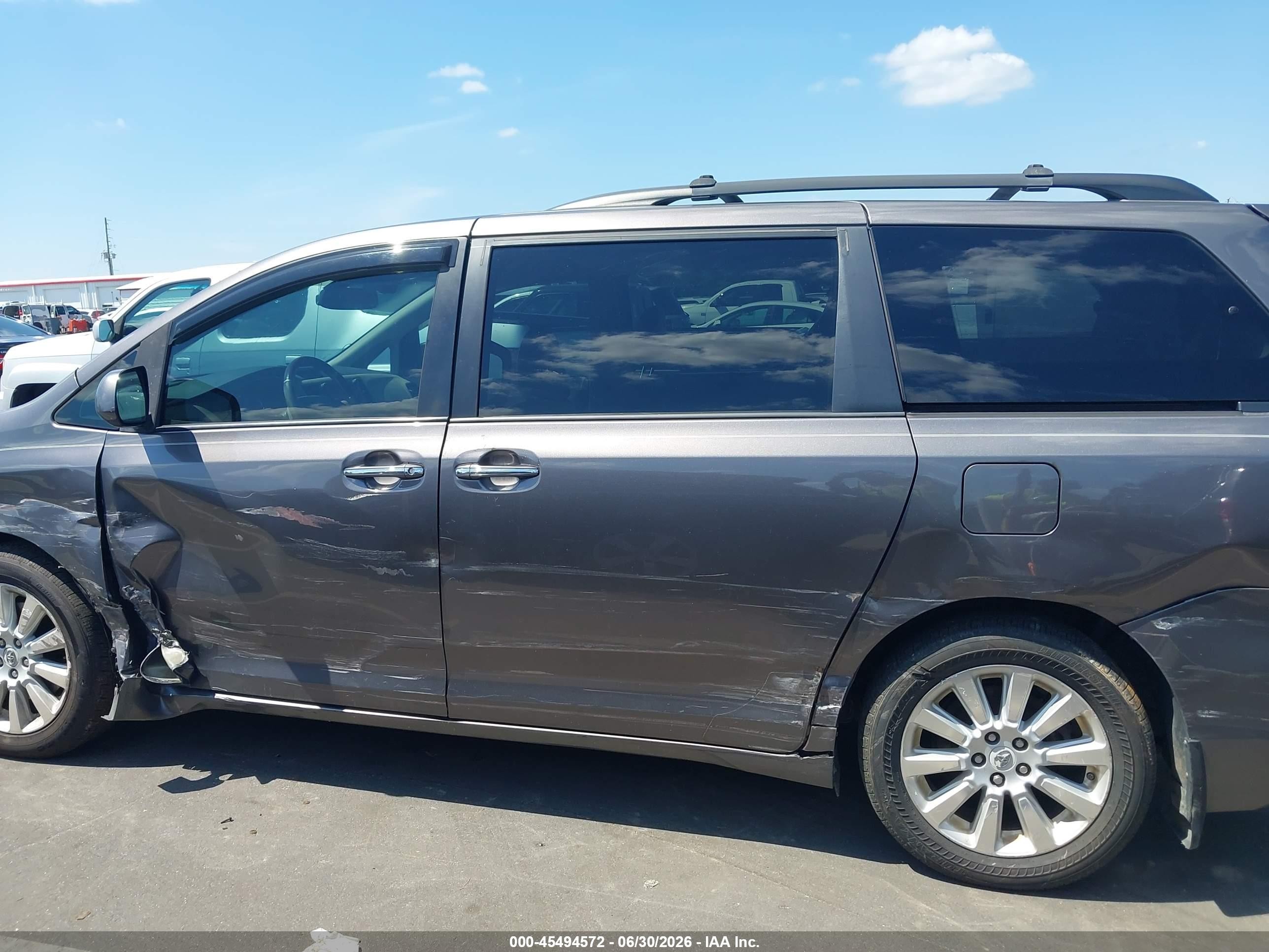 2011 Toyota Sienna Limited Серый vin: 5TDDK3DCXBS027255
