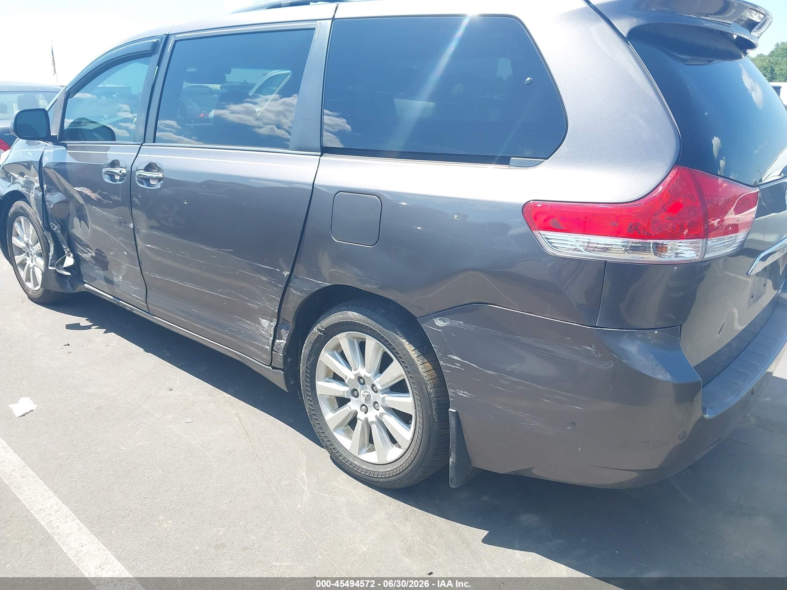 2011 Toyota Sienna Limited Серый vin: 5TDDK3DCXBS027255