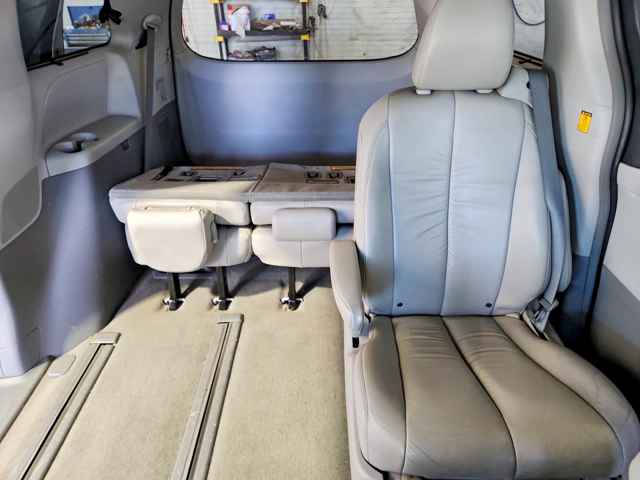 2012 Toyota Sienna Xle 7-passenger White vin: 5TDDK3DCXCS040055