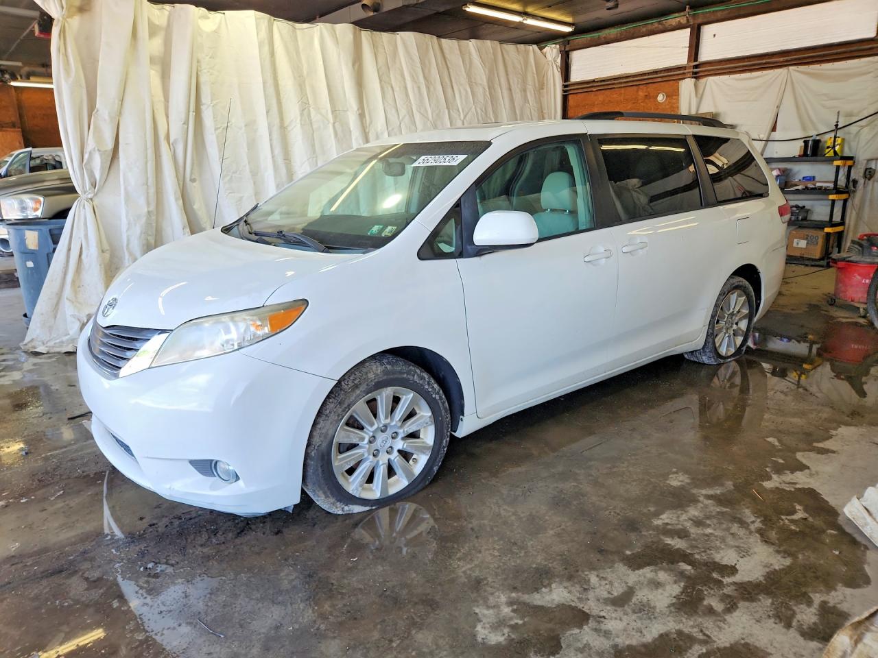 2012 Toyota Sienna Xle 7-passenger White vin: 5TDDK3DCXCS040055