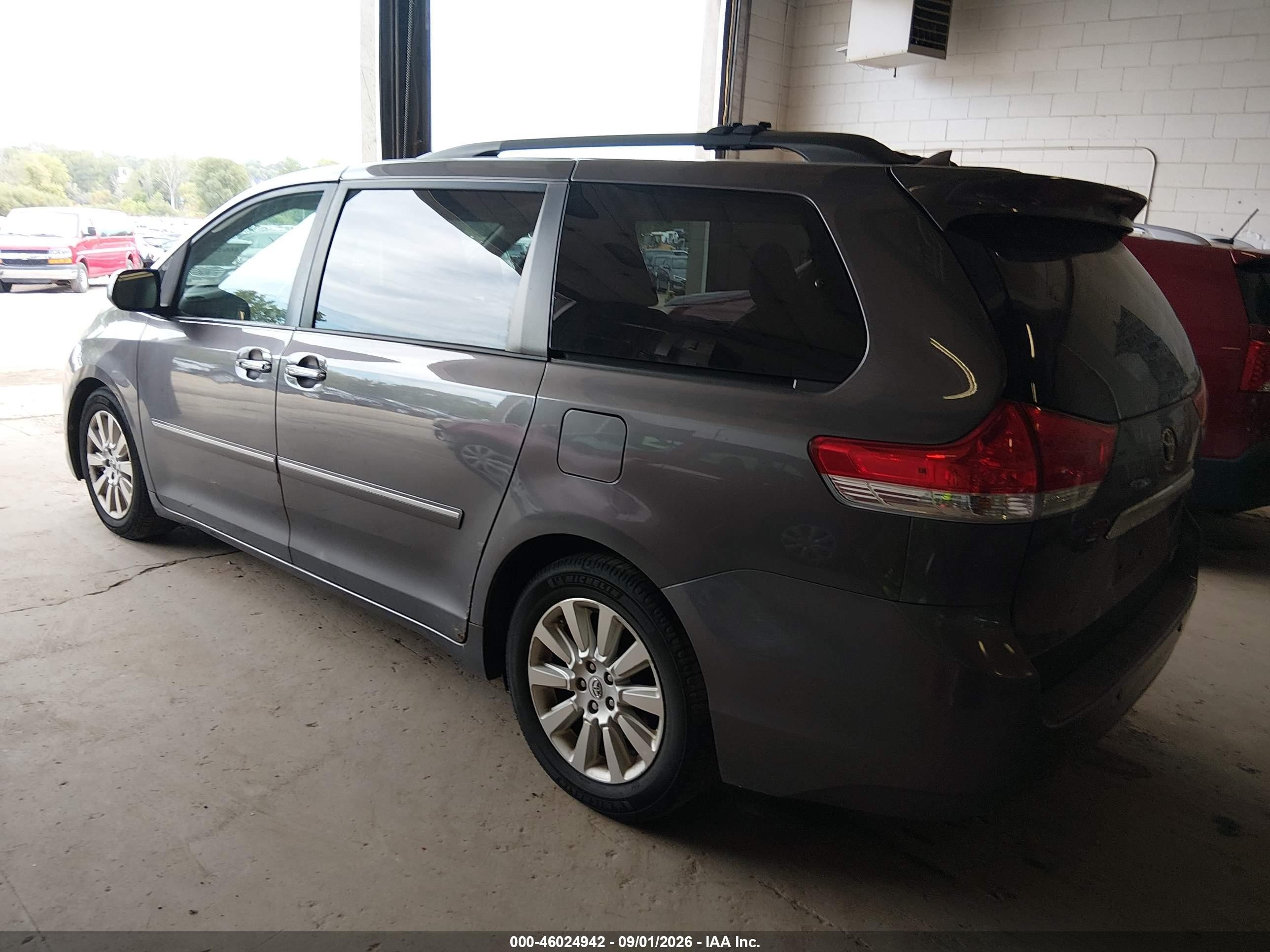 2012 Toyota Sienna Limited 7 Passenger Gray vin: 5TDDK3DCXCS042226