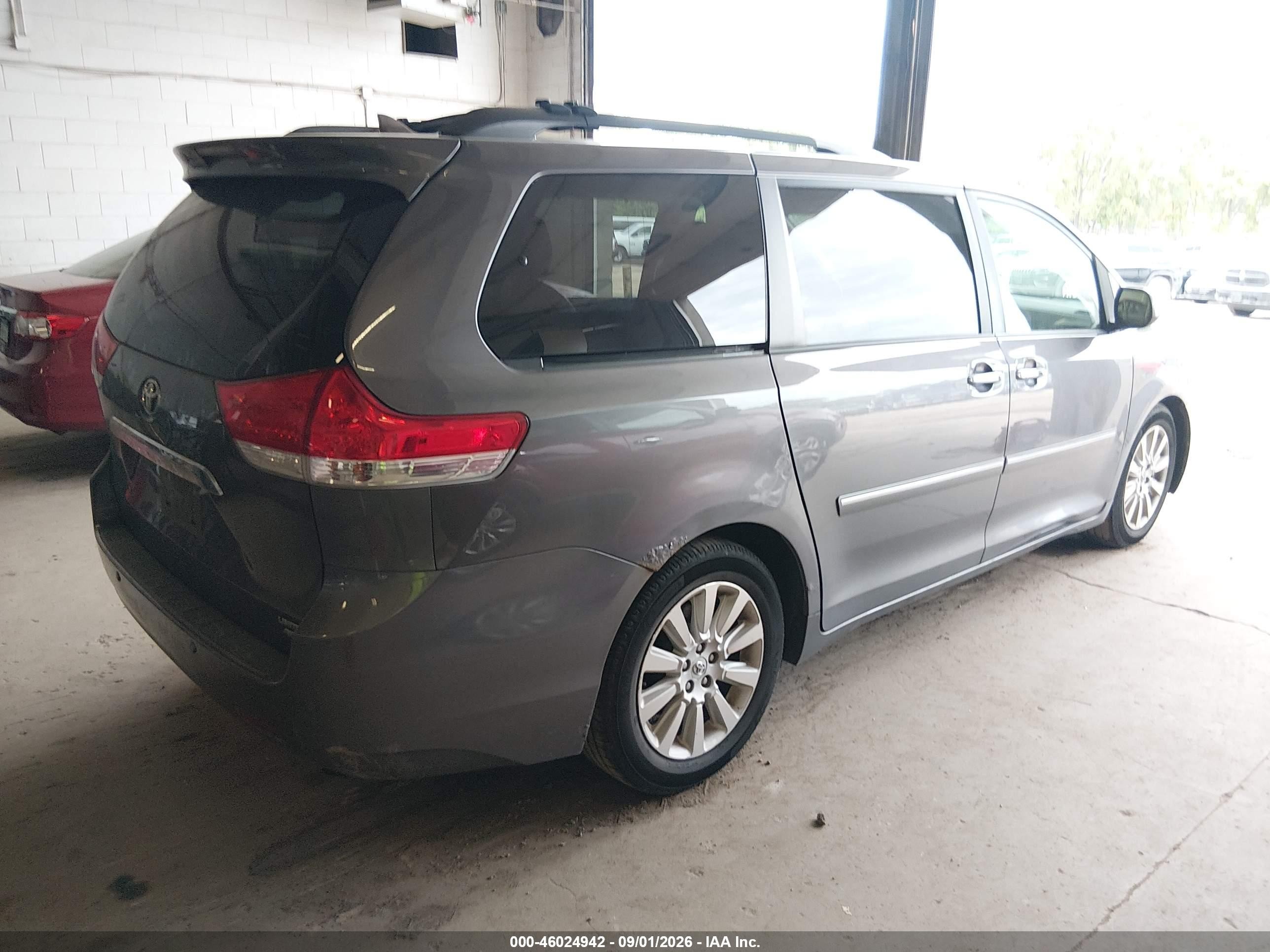 2012 Toyota Sienna Limited 7 Passenger Gray vin: 5TDDK3DCXCS042226