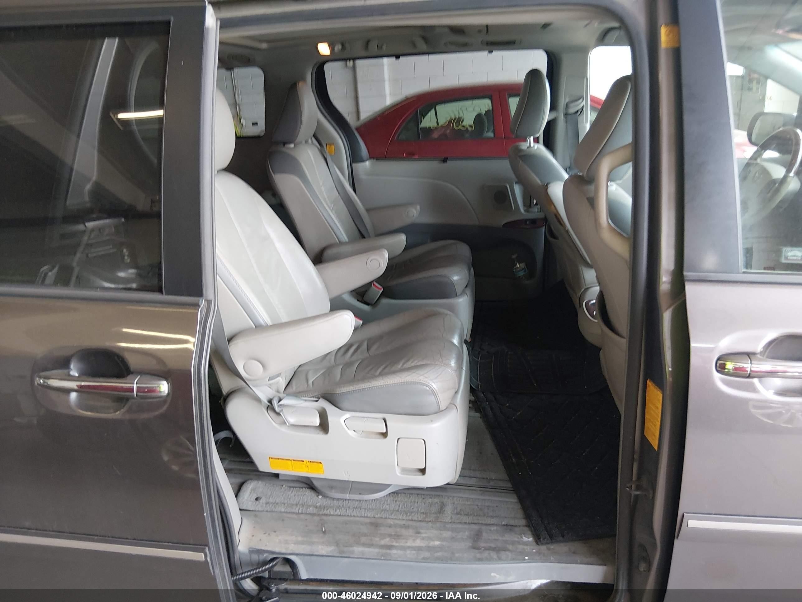2012 Toyota Sienna Limited 7 Passenger Gray vin: 5TDDK3DCXCS042226