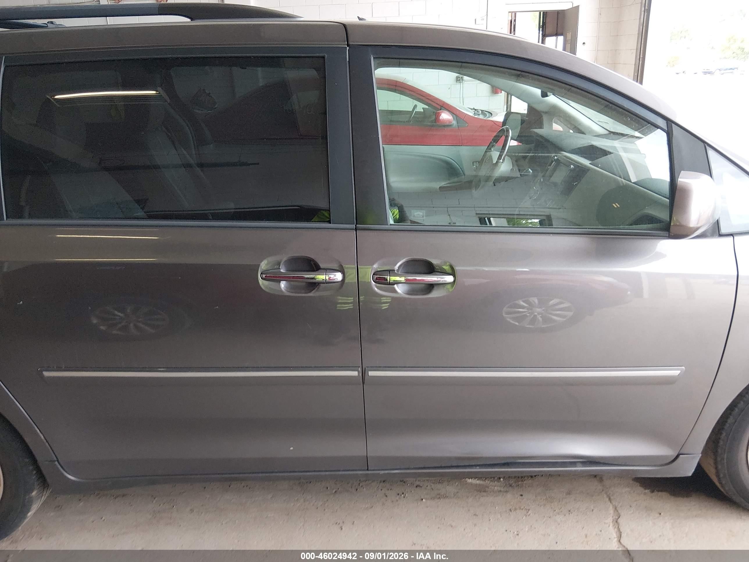 2012 Toyota Sienna Limited 7 Passenger Gray vin: 5TDDK3DCXCS042226