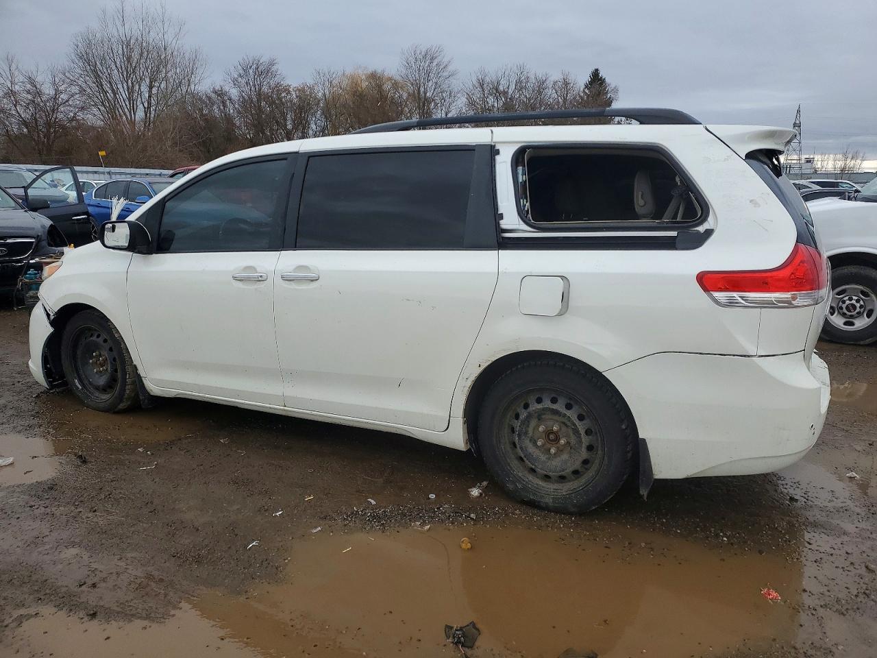 2012 Toyota Sienna Xle White vin: 5TDDK3DCXCS043523
