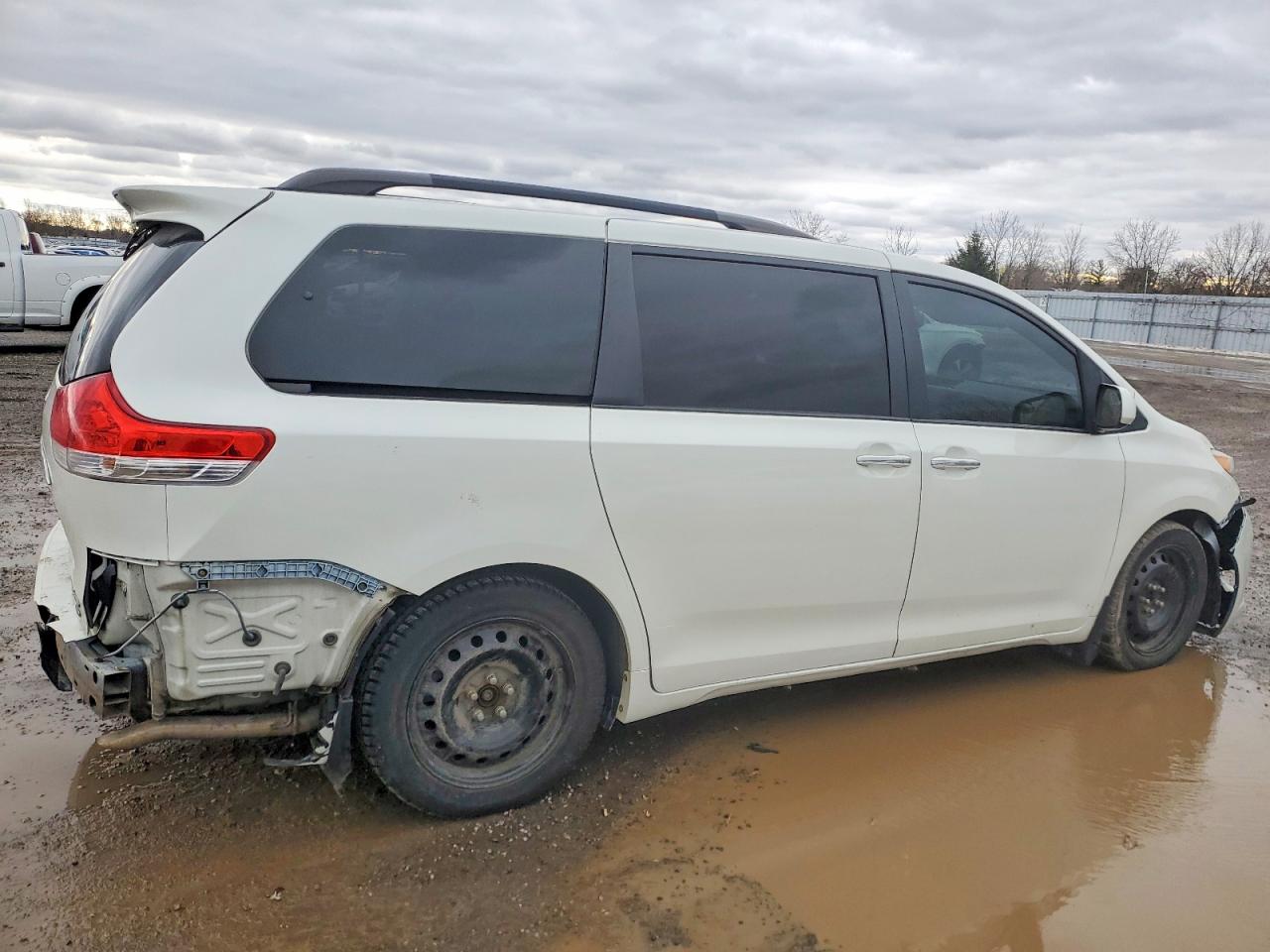 2012 Toyota Sienna Xle White vin: 5TDDK3DCXCS043523