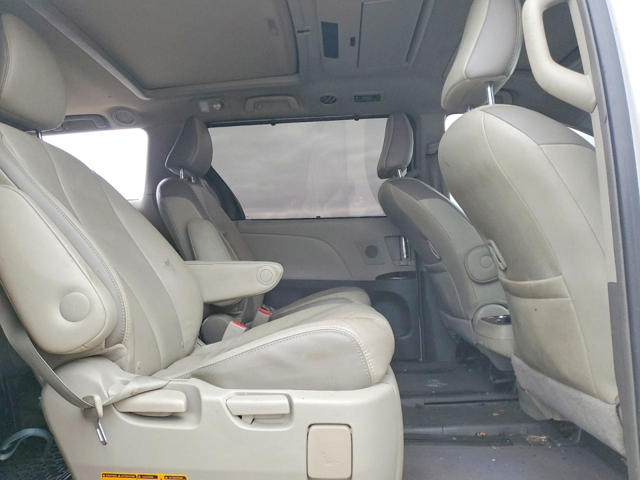 2012 Toyota Sienna Xle White vin: 5TDDK3DCXCS043523