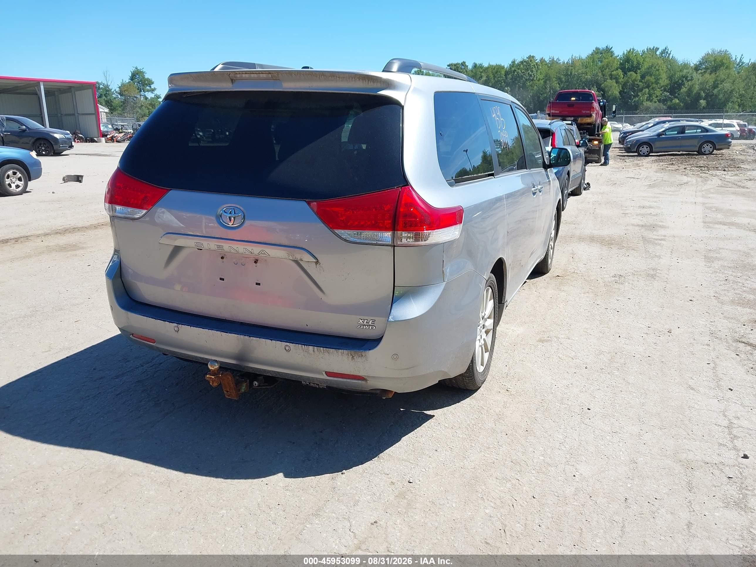 2013 Toyota Sienna Xle 7 Passenger Серебряный vin: 5TDDK3DCXDS054457