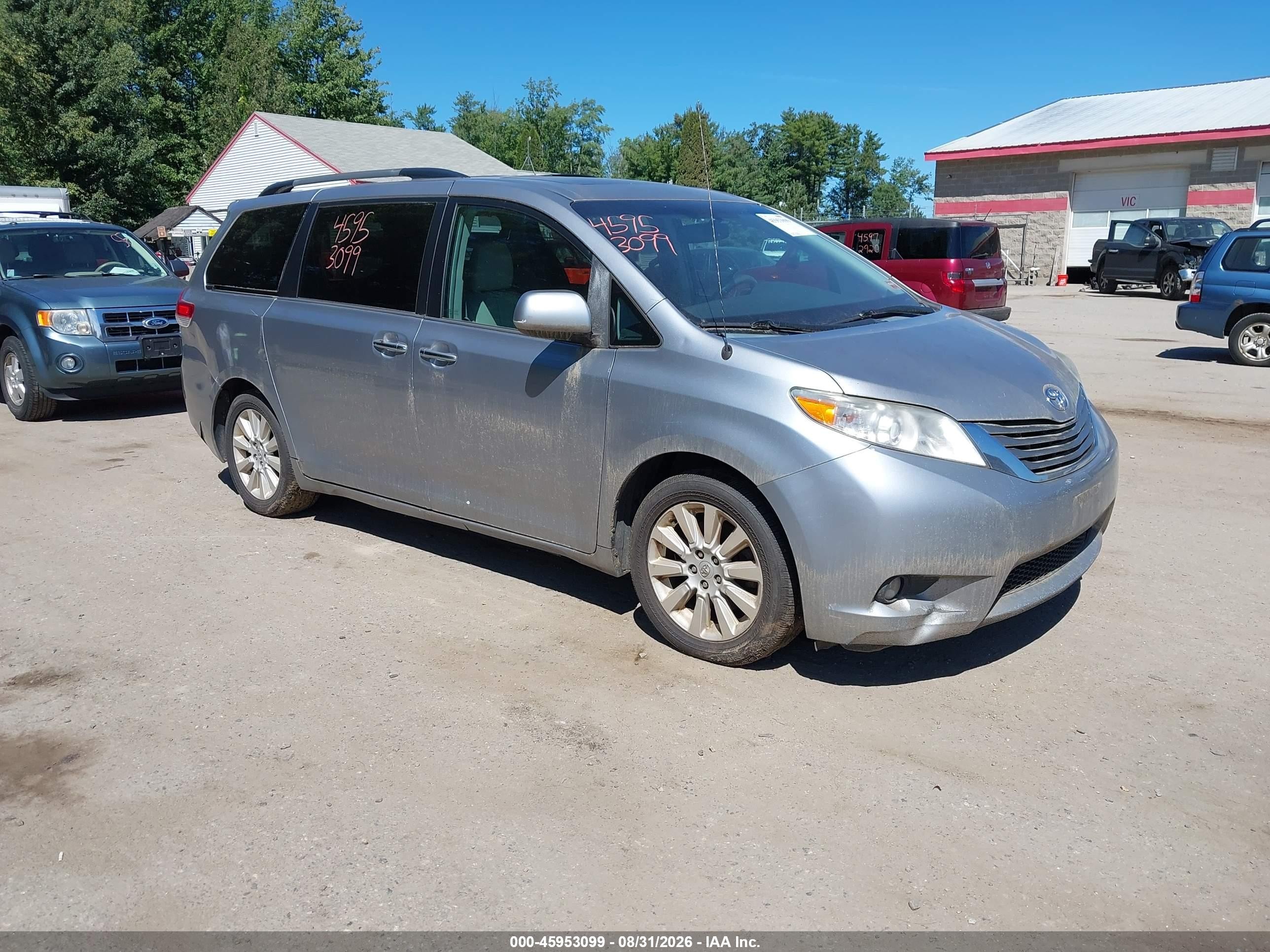 2013 Toyota Sienna Xle 7 Passenger Серебряный vin: 5TDDK3DCXDS054457