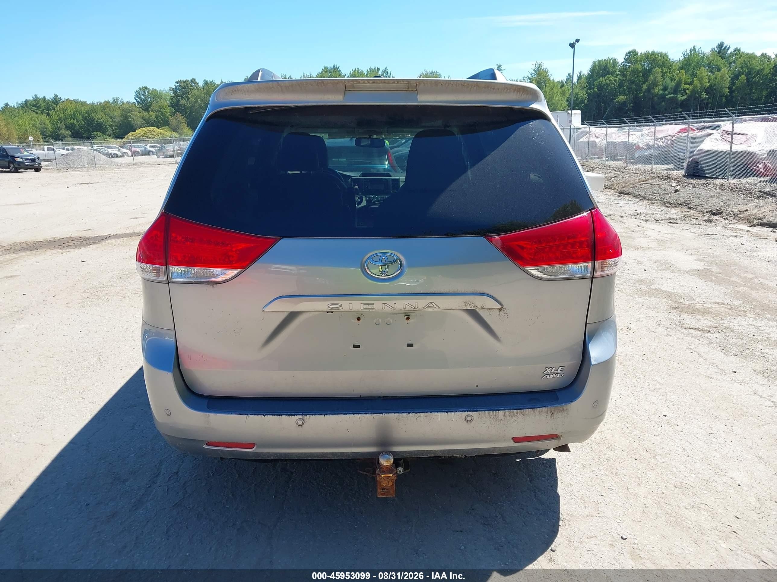 2013 Toyota Sienna Xle 7 Passenger Серебряный vin: 5TDDK3DCXDS054457