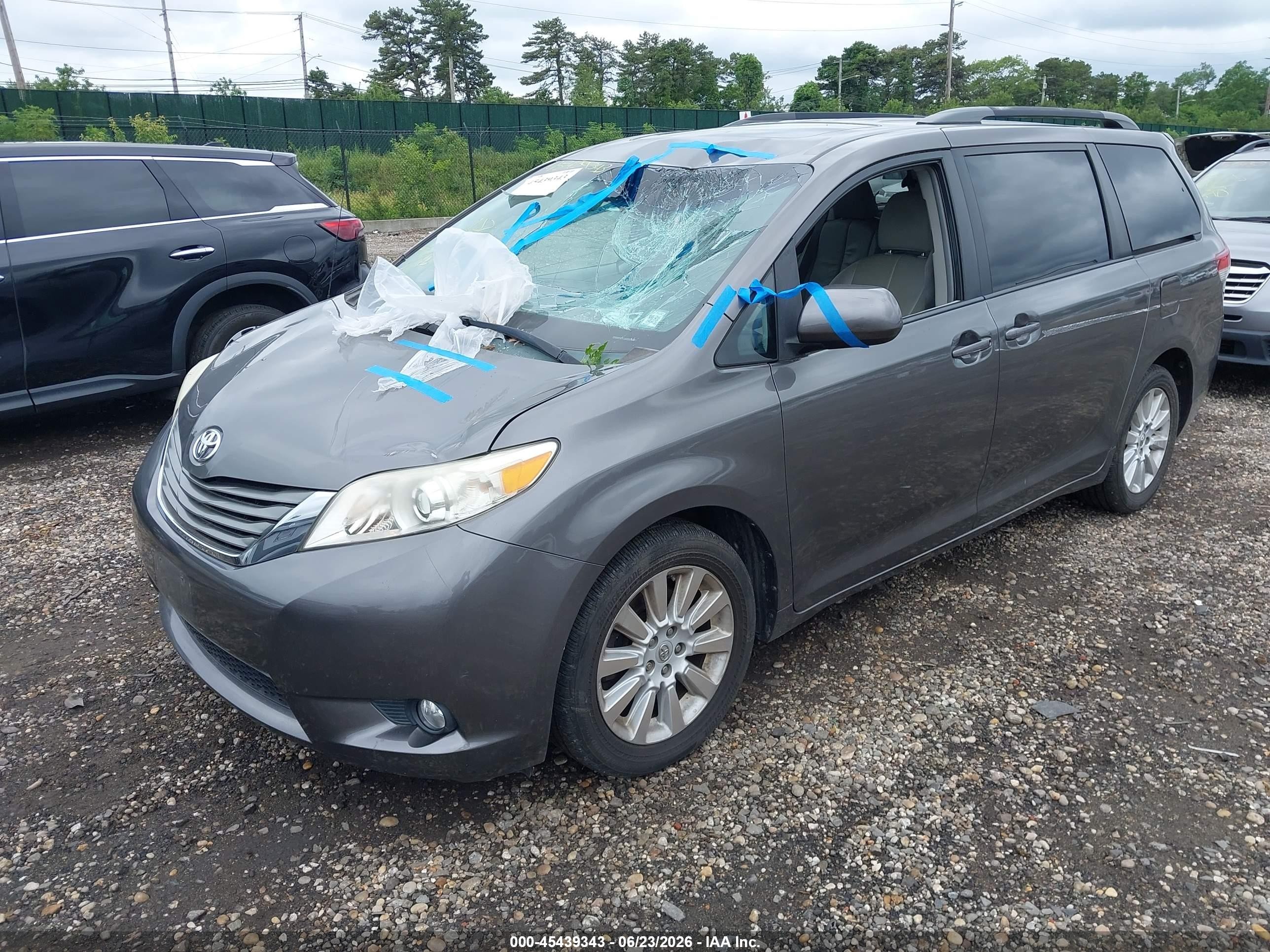 2013 Toyota Sienna Xle 7 Passenger Gray vin: 5TDDK3DCXDS065992