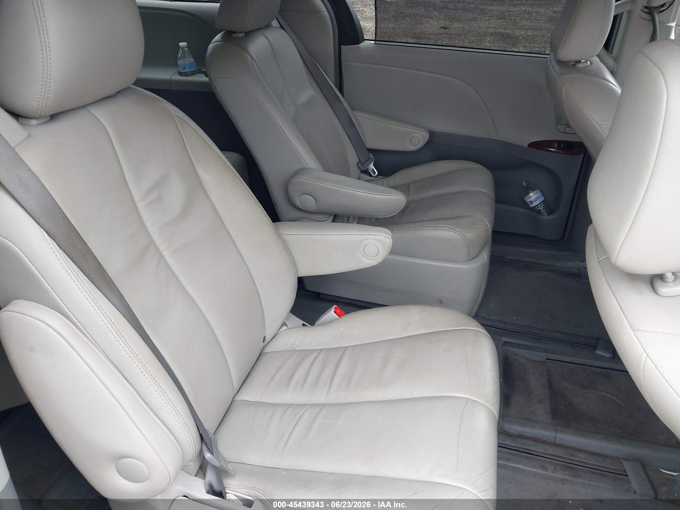 2013 Toyota Sienna Xle 7 Passenger Gray vin: 5TDDK3DCXDS065992