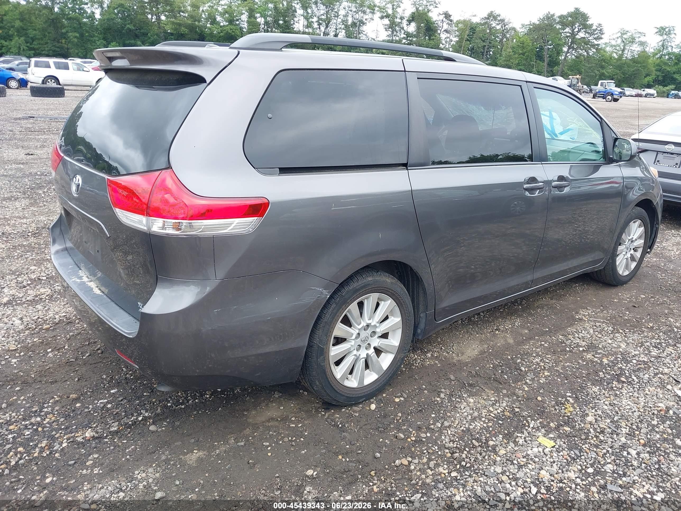 2013 Toyota Sienna Xle 7 Passenger Gray vin: 5TDDK3DCXDS065992