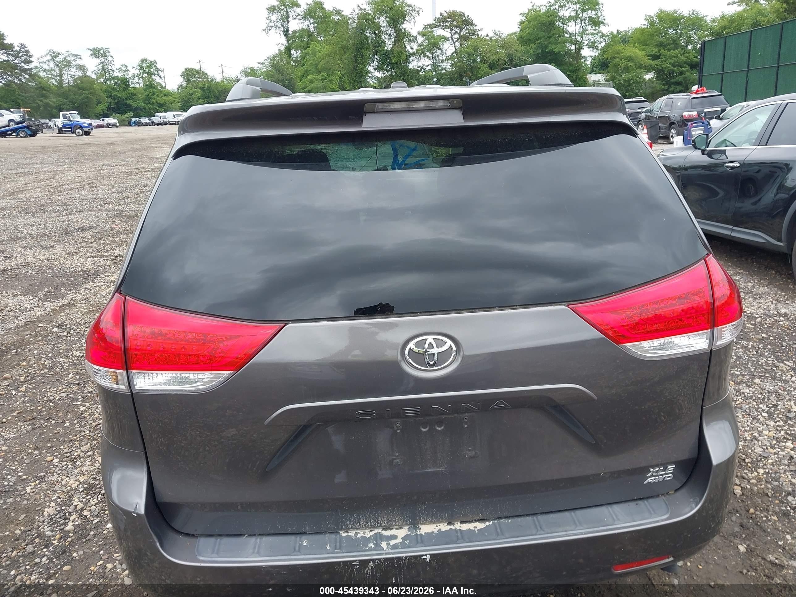 2013 Toyota Sienna Xle 7 Passenger Gray vin: 5TDDK3DCXDS065992