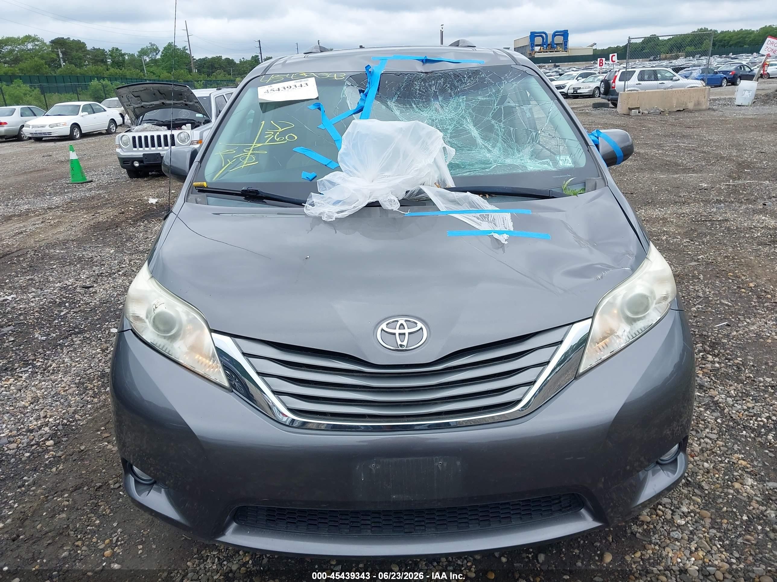 2013 Toyota Sienna Xle 7 Passenger Gray vin: 5TDDK3DCXDS065992