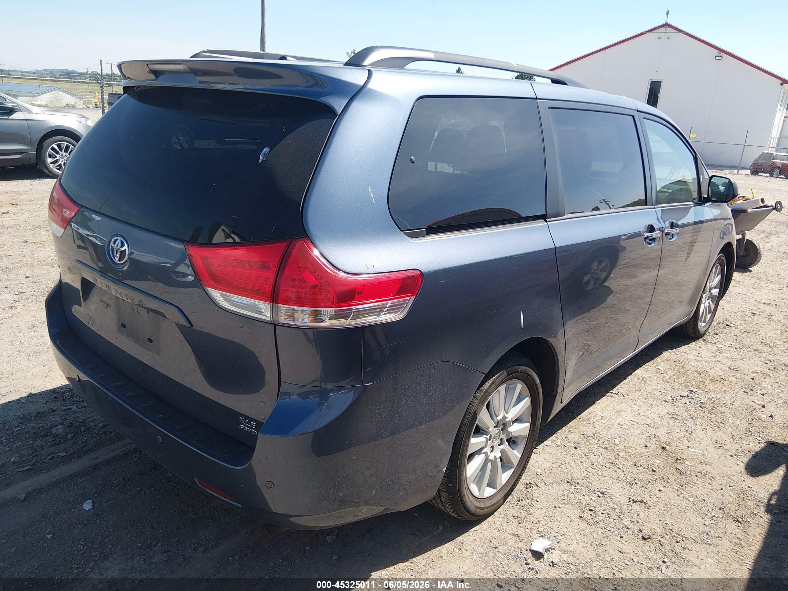 2013 Toyota Sienna Xle 7 Passenger Blue vin: 5TDDK3DCXDS067998