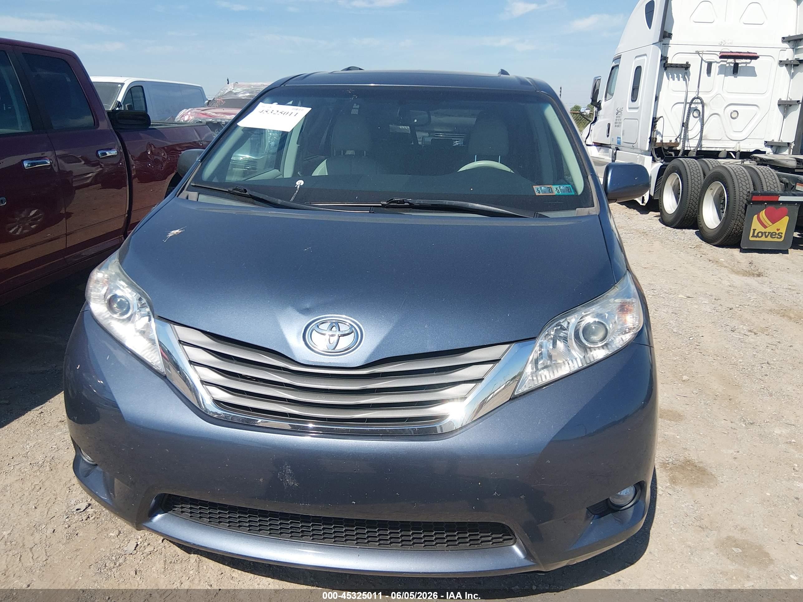 2013 Toyota Sienna Xle 7 Passenger Blue vin: 5TDDK3DCXDS067998