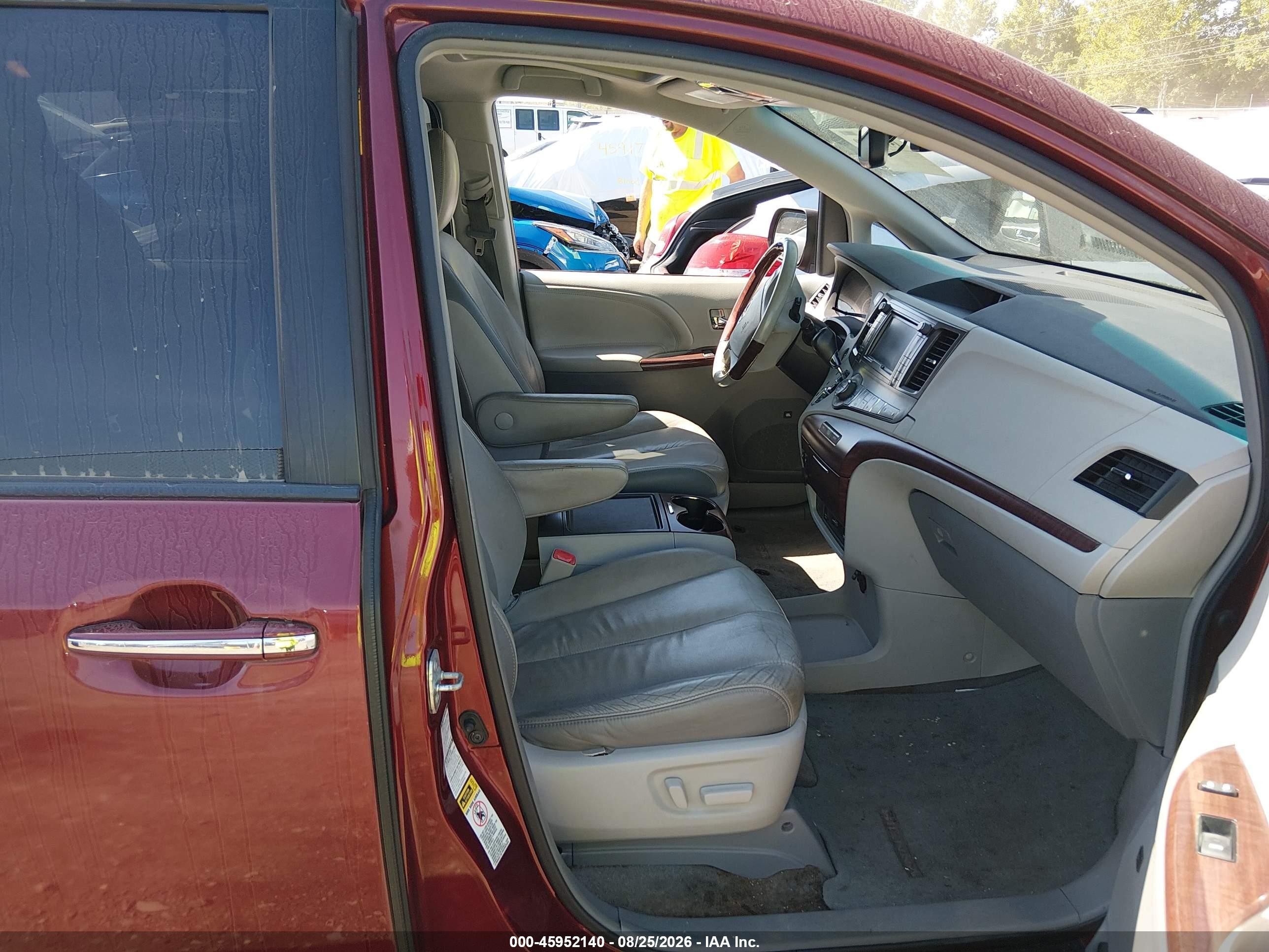 2013 Toyota Sienna Limited 7 Passenger Burgundy vin: 5TDDK3DCXDS070349