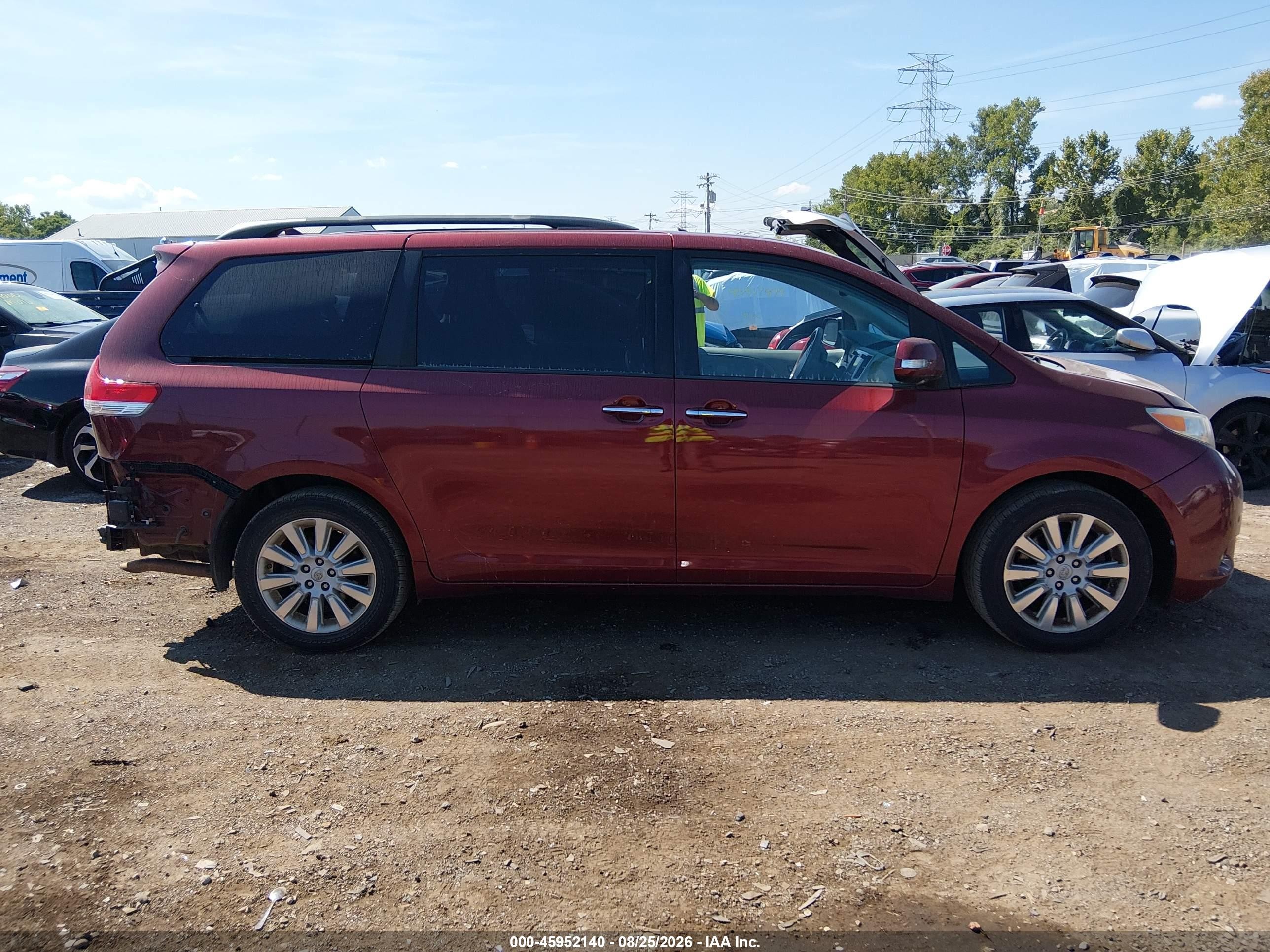 2013 Toyota Sienna Limited 7 Passenger Burgundy vin: 5TDDK3DCXDS070349