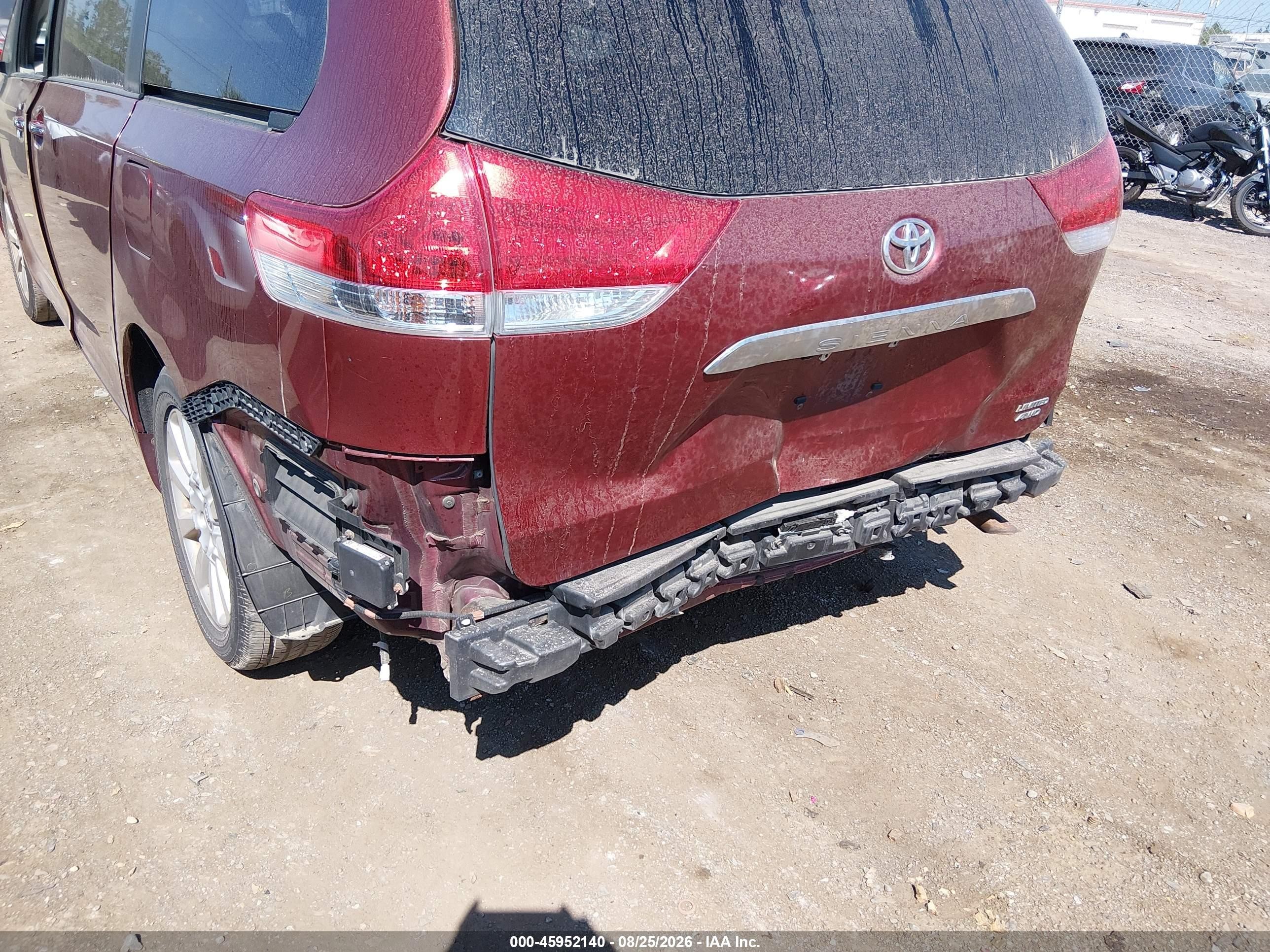 2013 Toyota Sienna Limited 7 Passenger Burgundy vin: 5TDDK3DCXDS070349