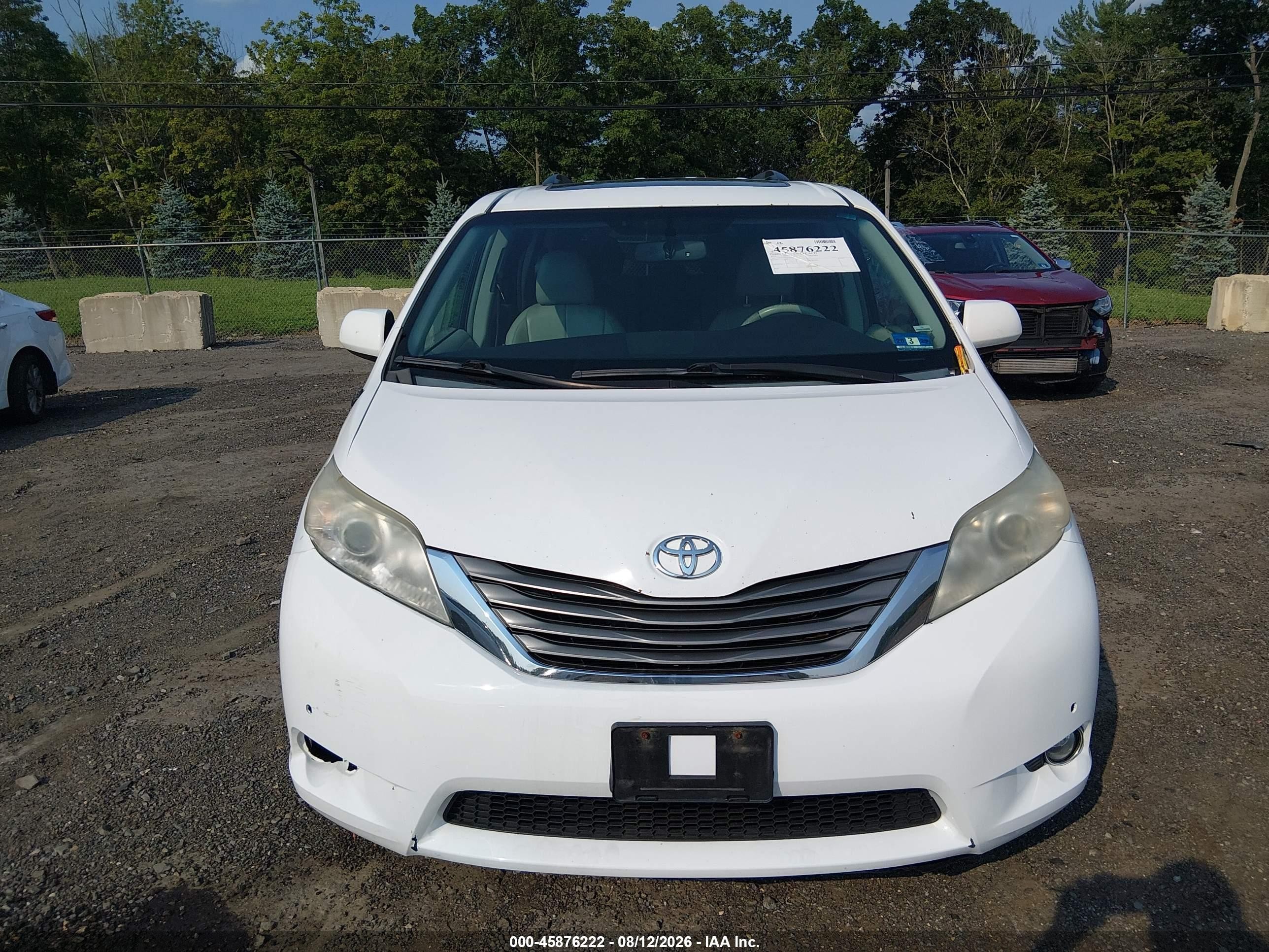 2014 Toyota Sienna Xle 7 Passenger White vin: 5TDDK3DCXES077951