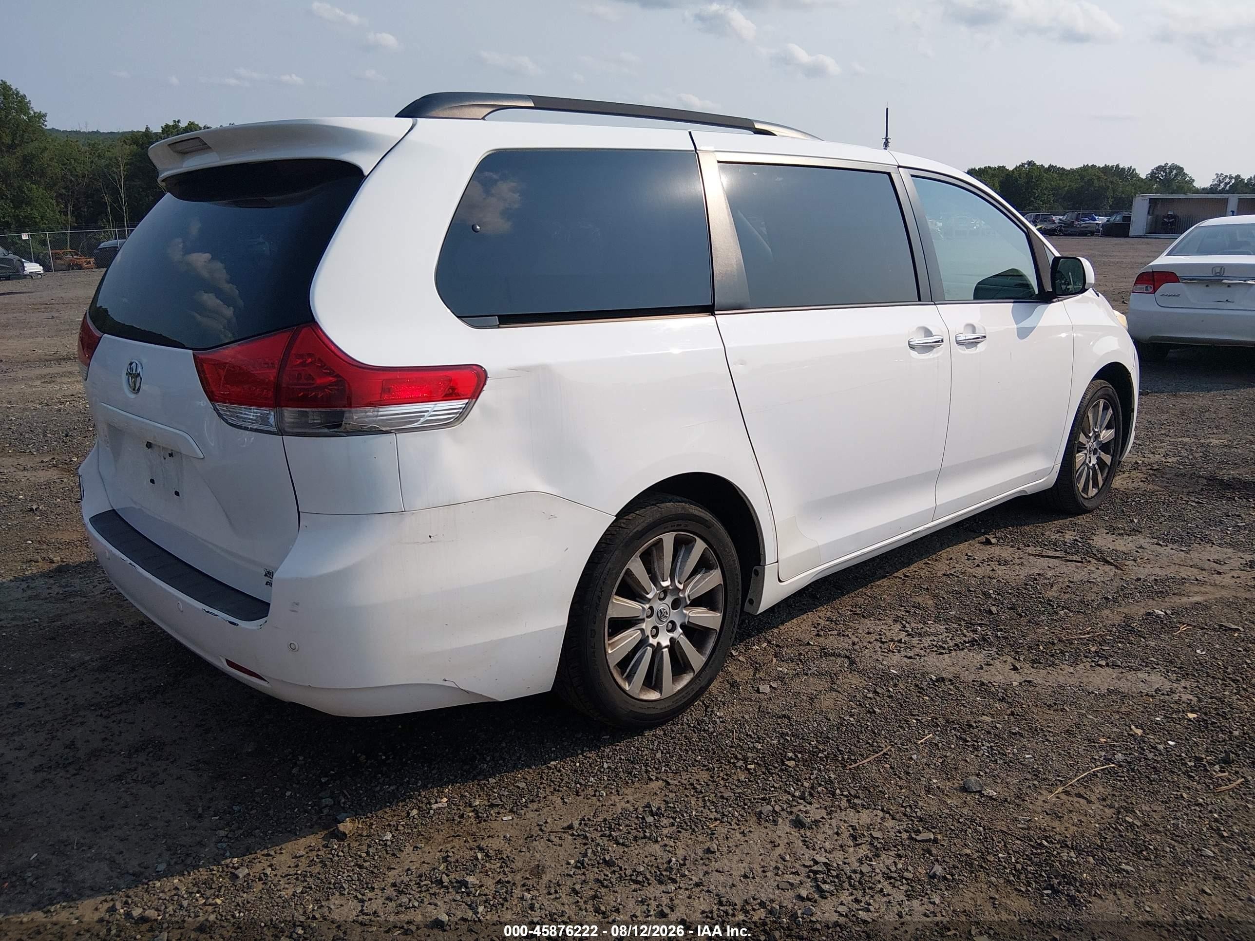 2014 Toyota Sienna Xle 7 Passenger White vin: 5TDDK3DCXES077951