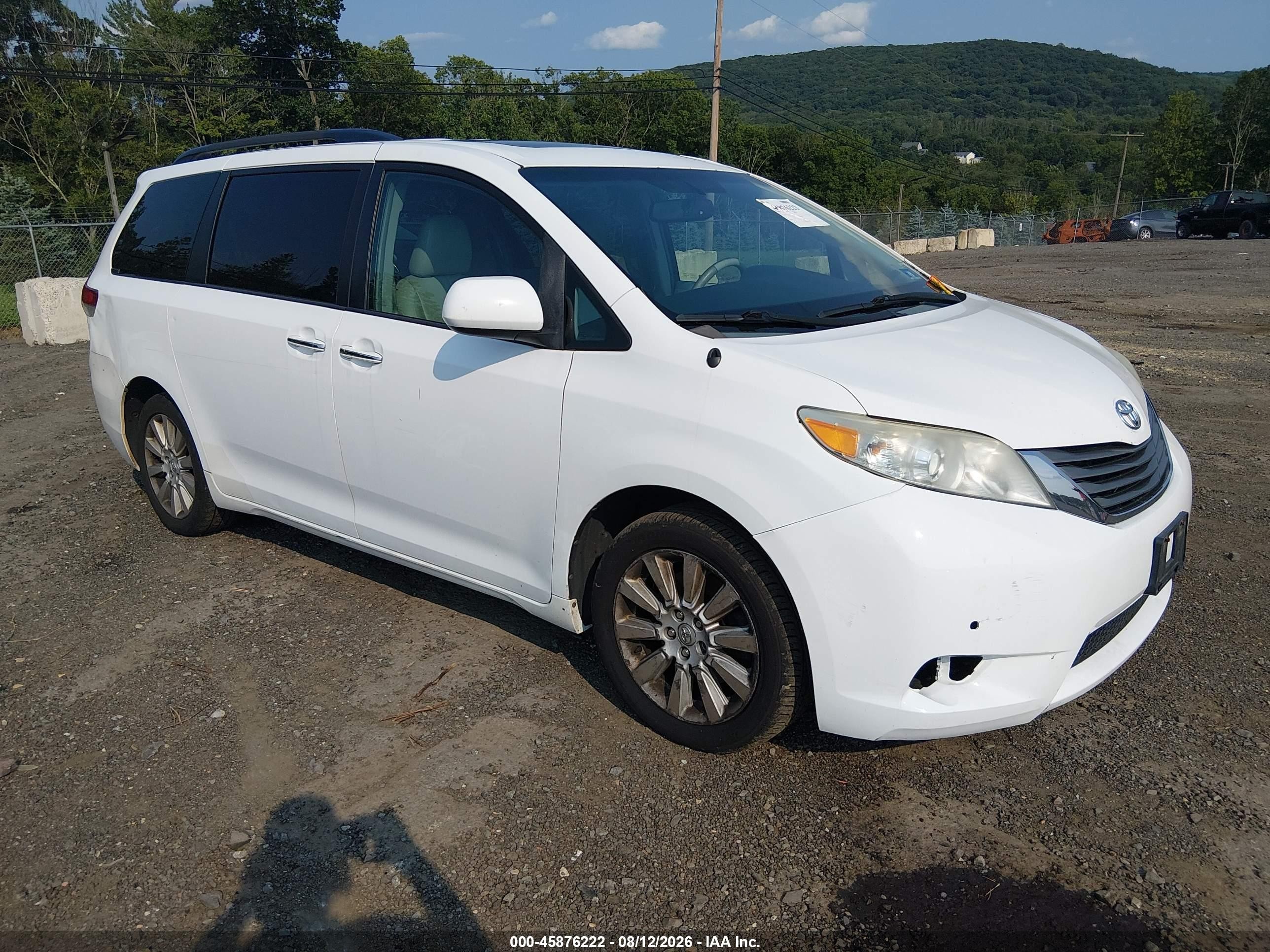 2014 Toyota Sienna Xle 7 Passenger White vin: 5TDDK3DCXES077951