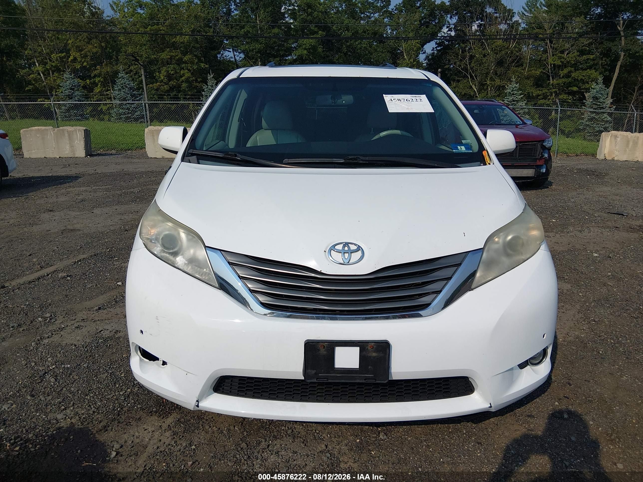 2014 Toyota Sienna Xle 7 Passenger White vin: 5TDDK3DCXES077951