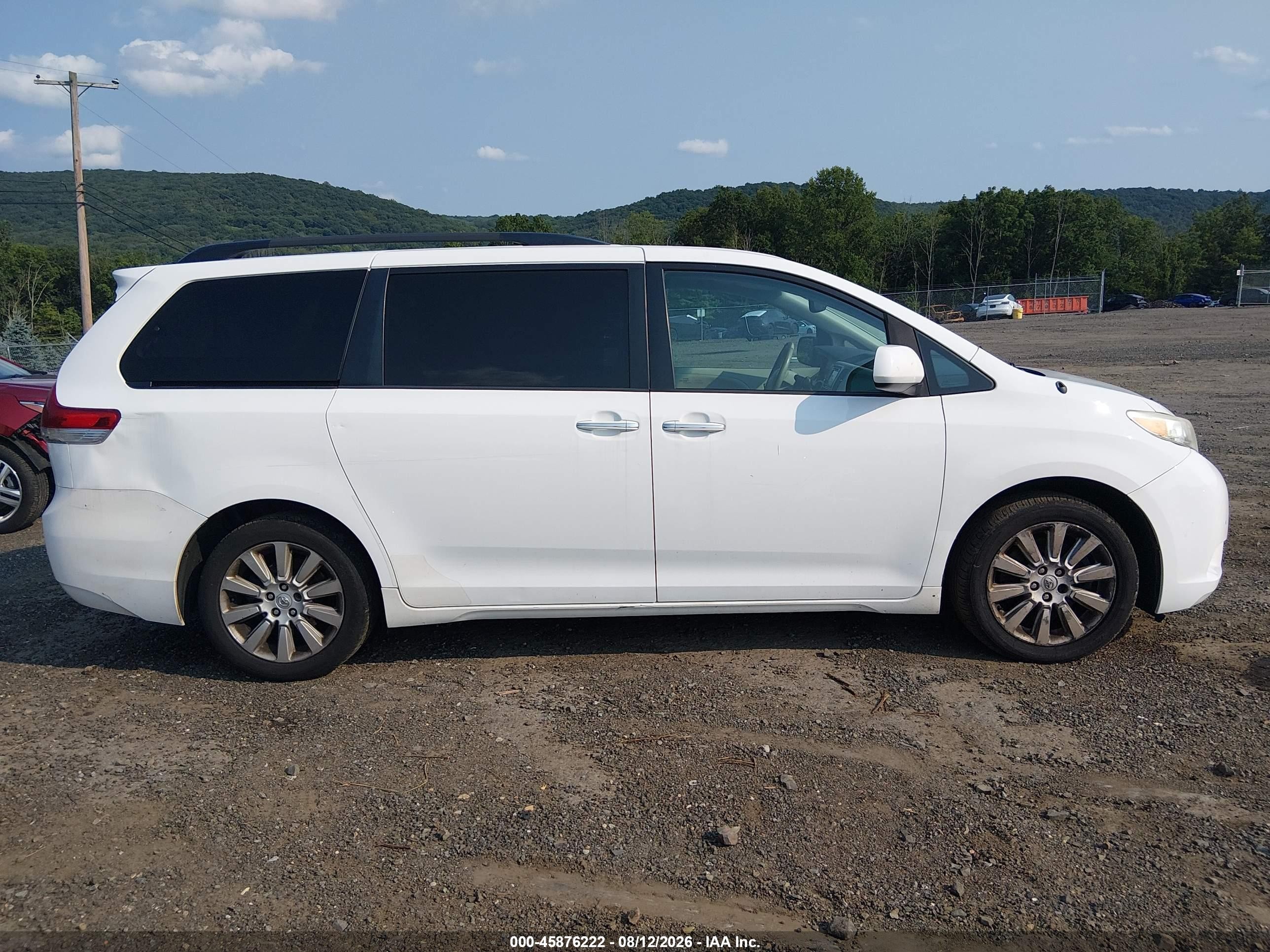 2014 Toyota Sienna Xle 7 Passenger White vin: 5TDDK3DCXES077951
