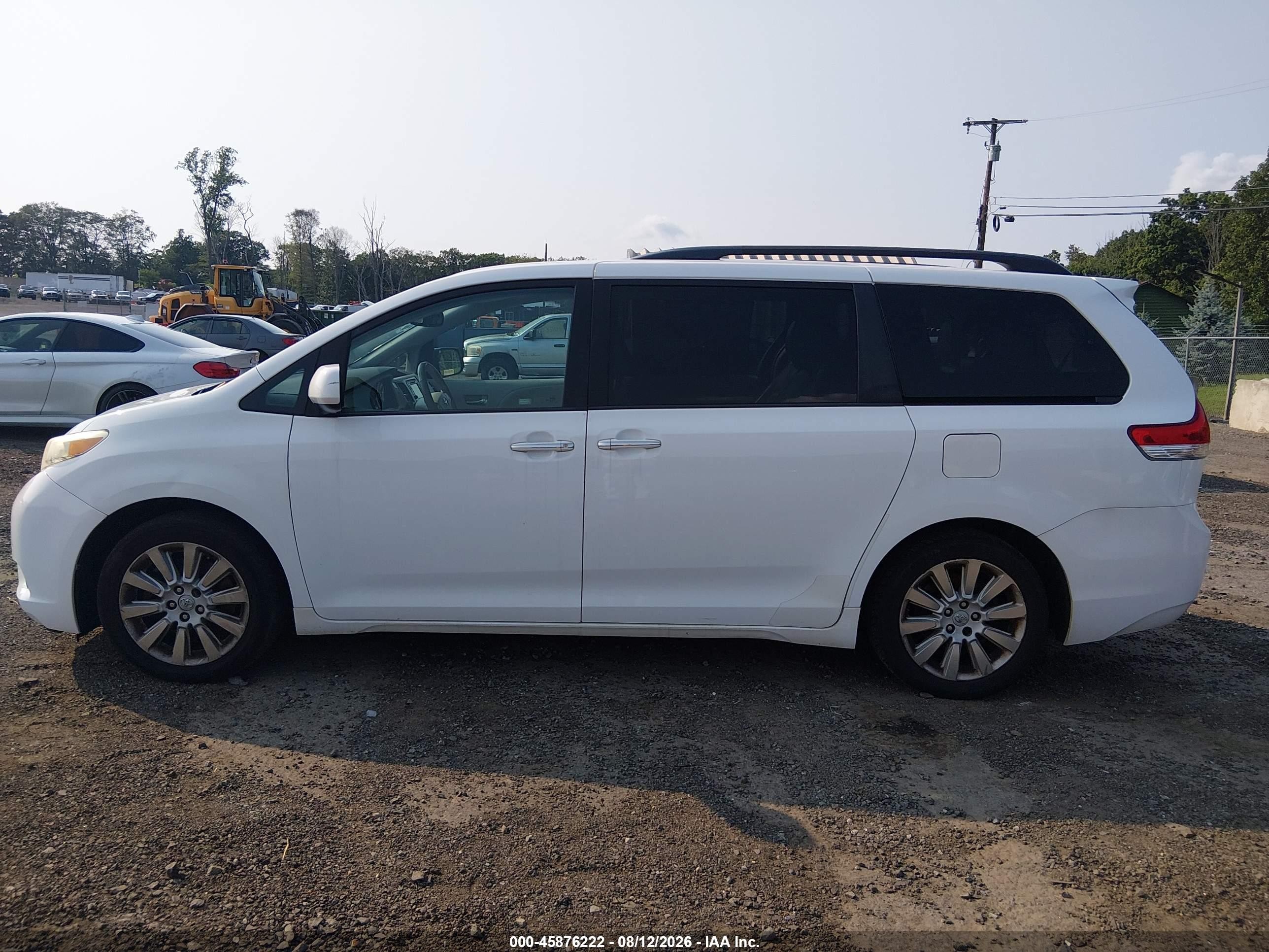2014 Toyota Sienna Xle 7 Passenger White vin: 5TDDK3DCXES077951
