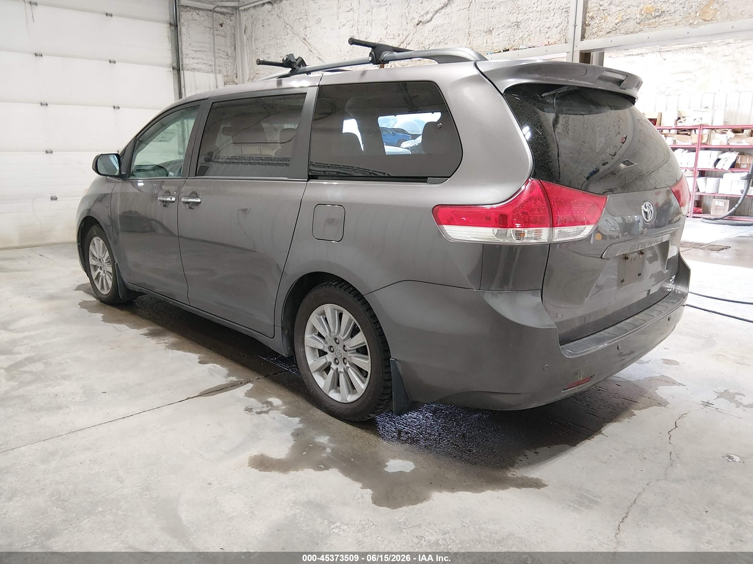 2014 Toyota Sienna Xle 7 Passenger Gray vin: 5TDDK3DCXES082163