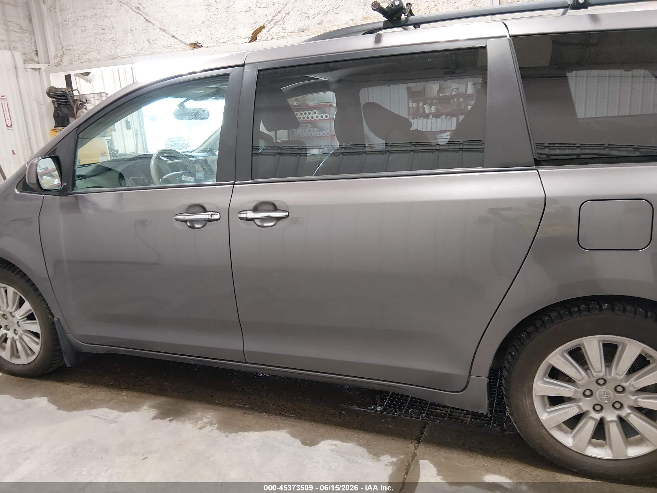 2014 Toyota Sienna Xle 7 Passenger Gray vin: 5TDDK3DCXES082163