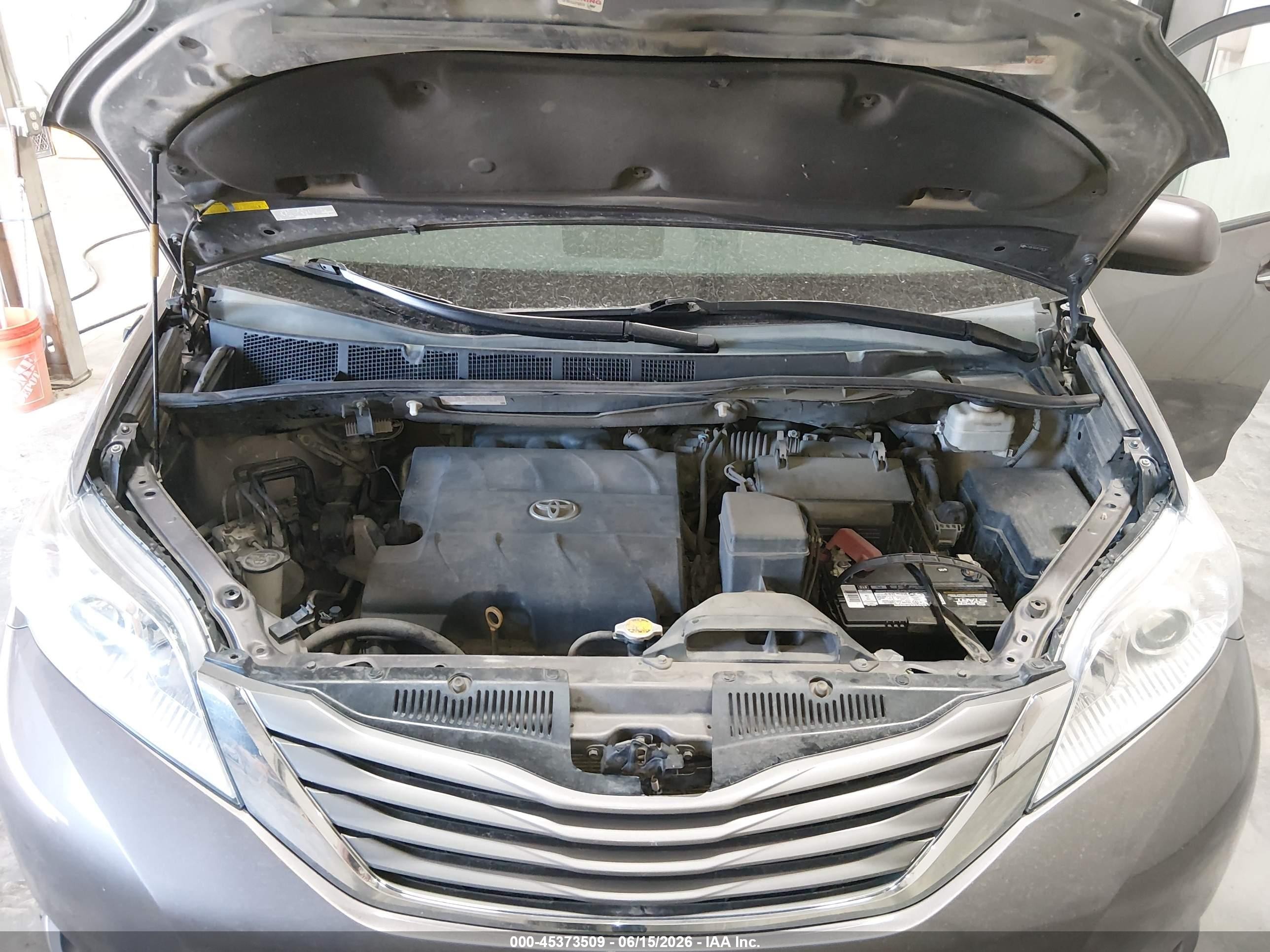 2014 Toyota Sienna Xle 7 Passenger Gray vin: 5TDDK3DCXES082163