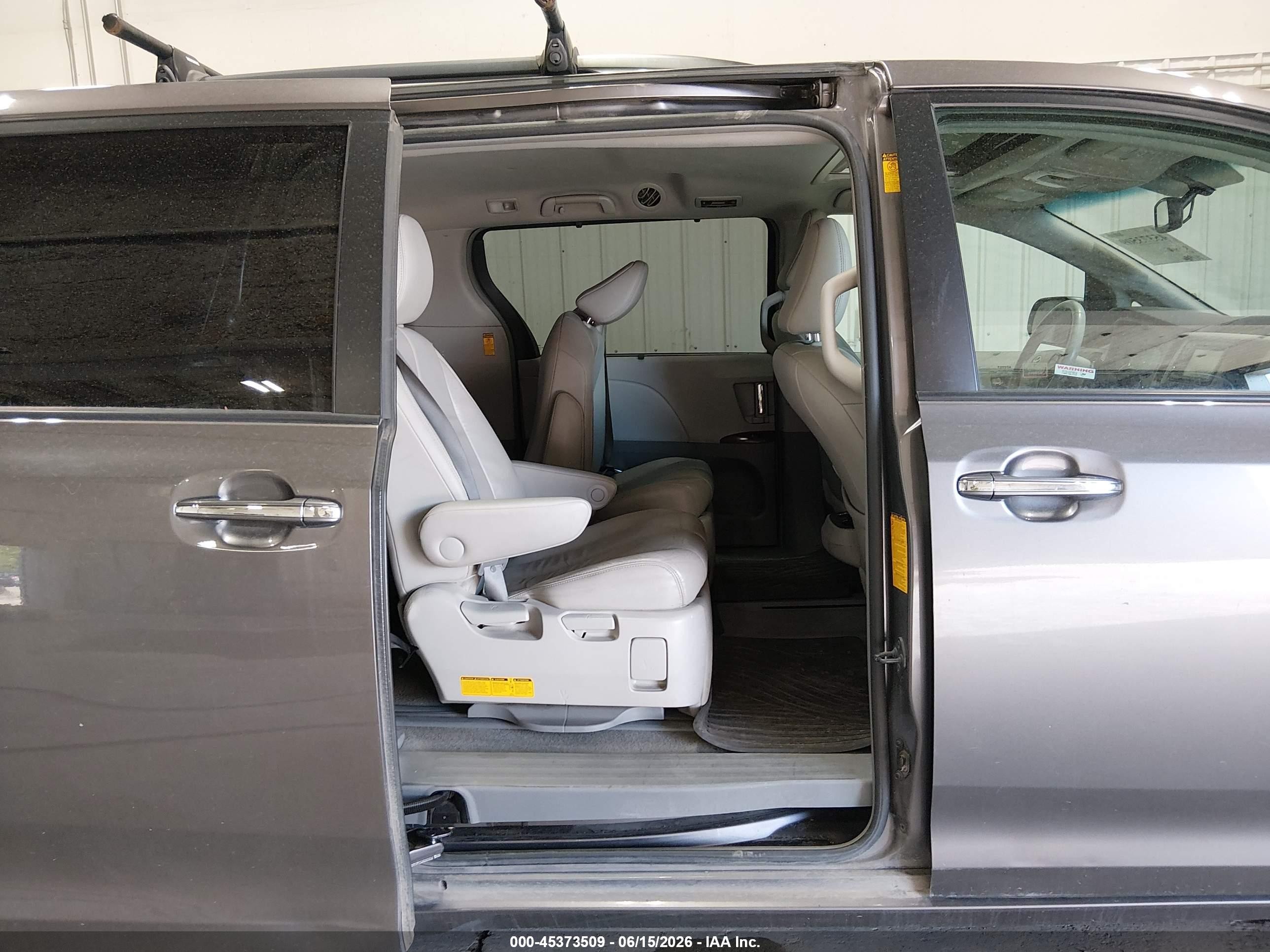 2014 Toyota Sienna Xle 7 Passenger Gray vin: 5TDDK3DCXES082163