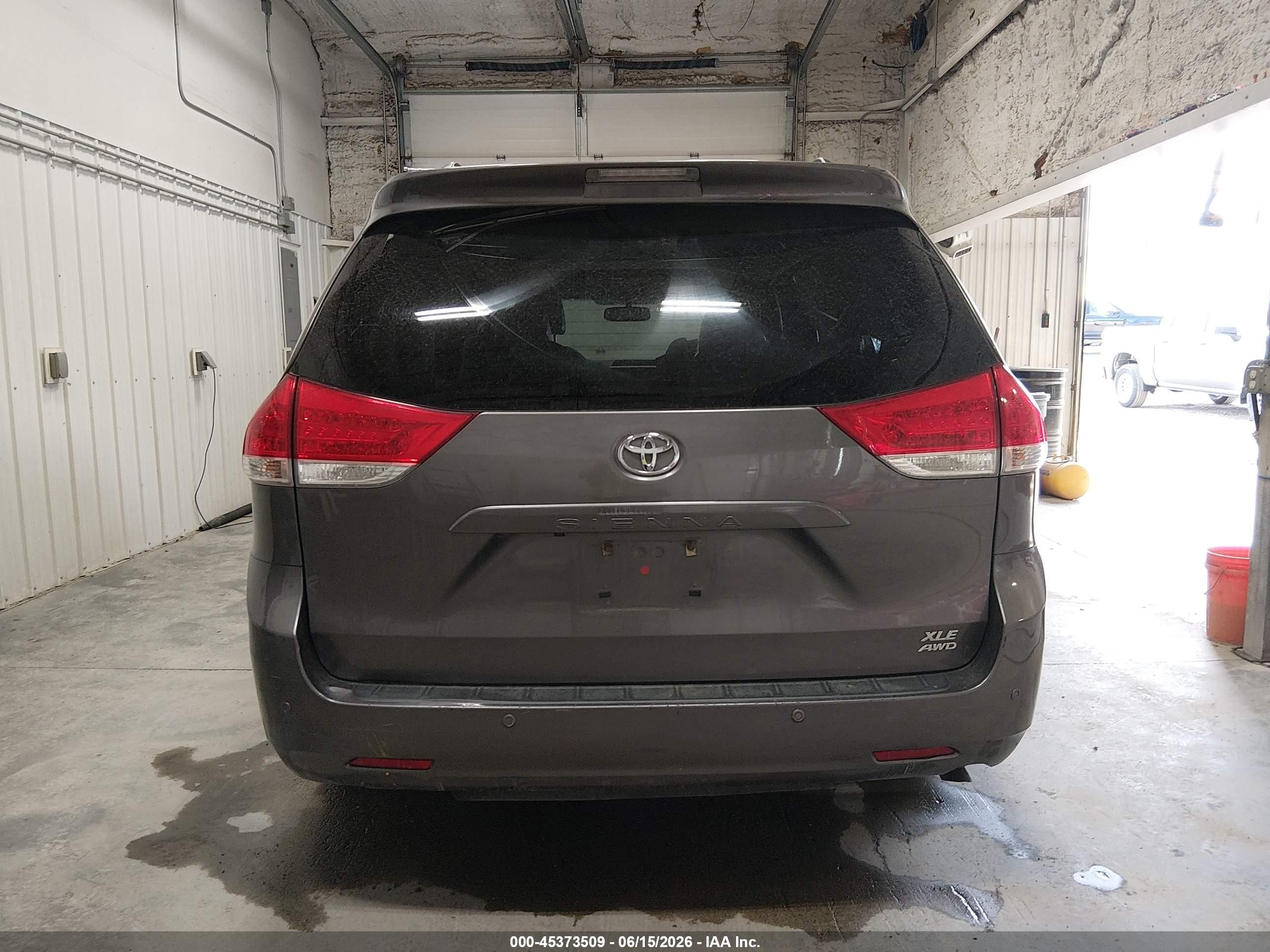 2014 Toyota Sienna Xle 7 Passenger Gray vin: 5TDDK3DCXES082163