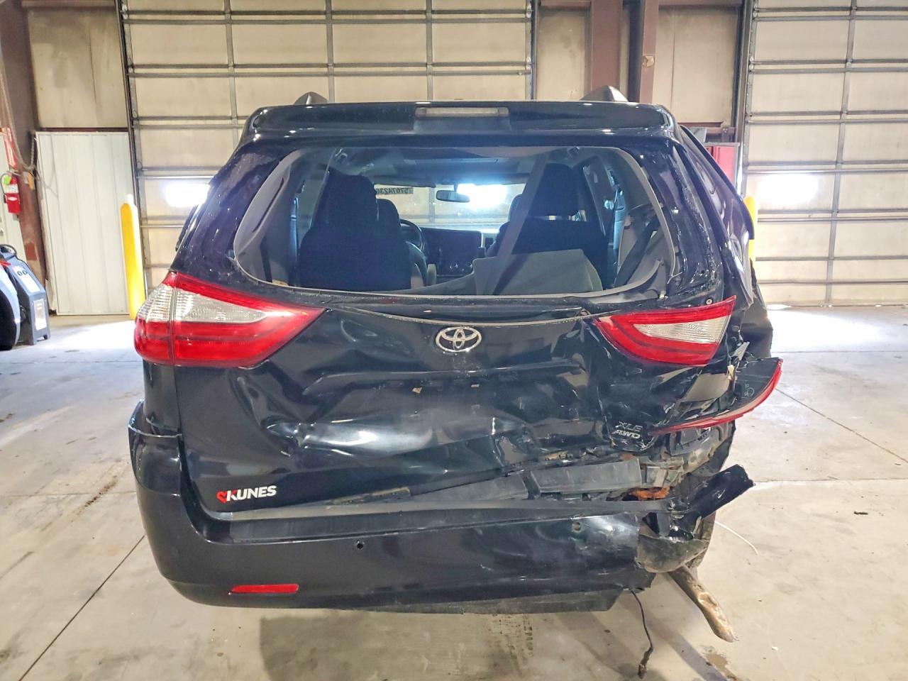 2015 Toyota Sienna Xle Premium 7-passenger Black vin: 5TDDK3DCXFS096940