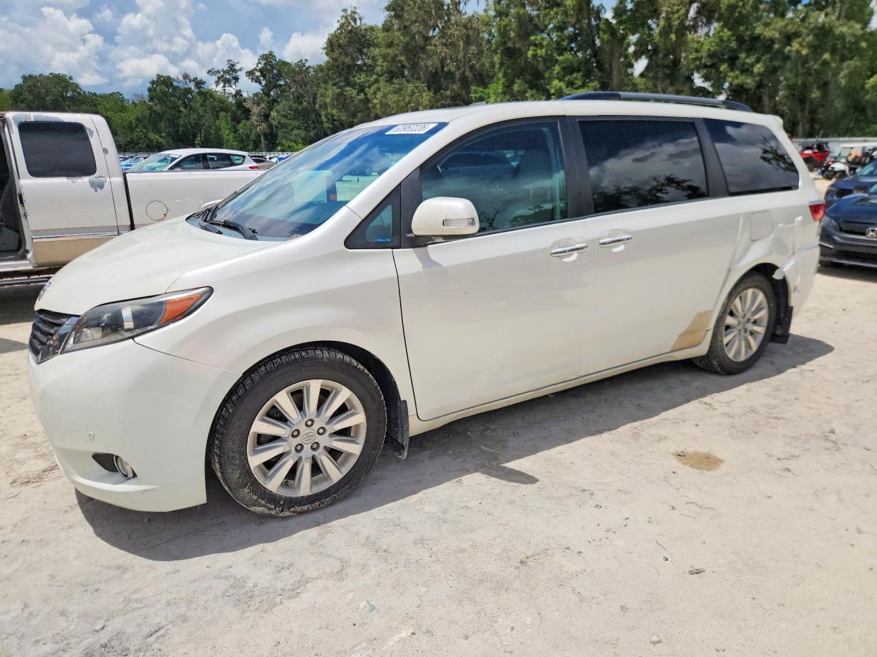 2015 Toyota Sienna Xle 7-passenger White vin: 5TDDK3DCXFS097148