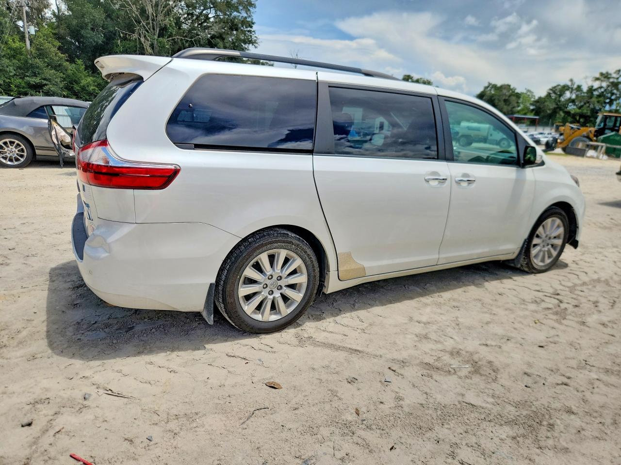 2015 Toyota Sienna Xle 7-passenger White vin: 5TDDK3DCXFS097148