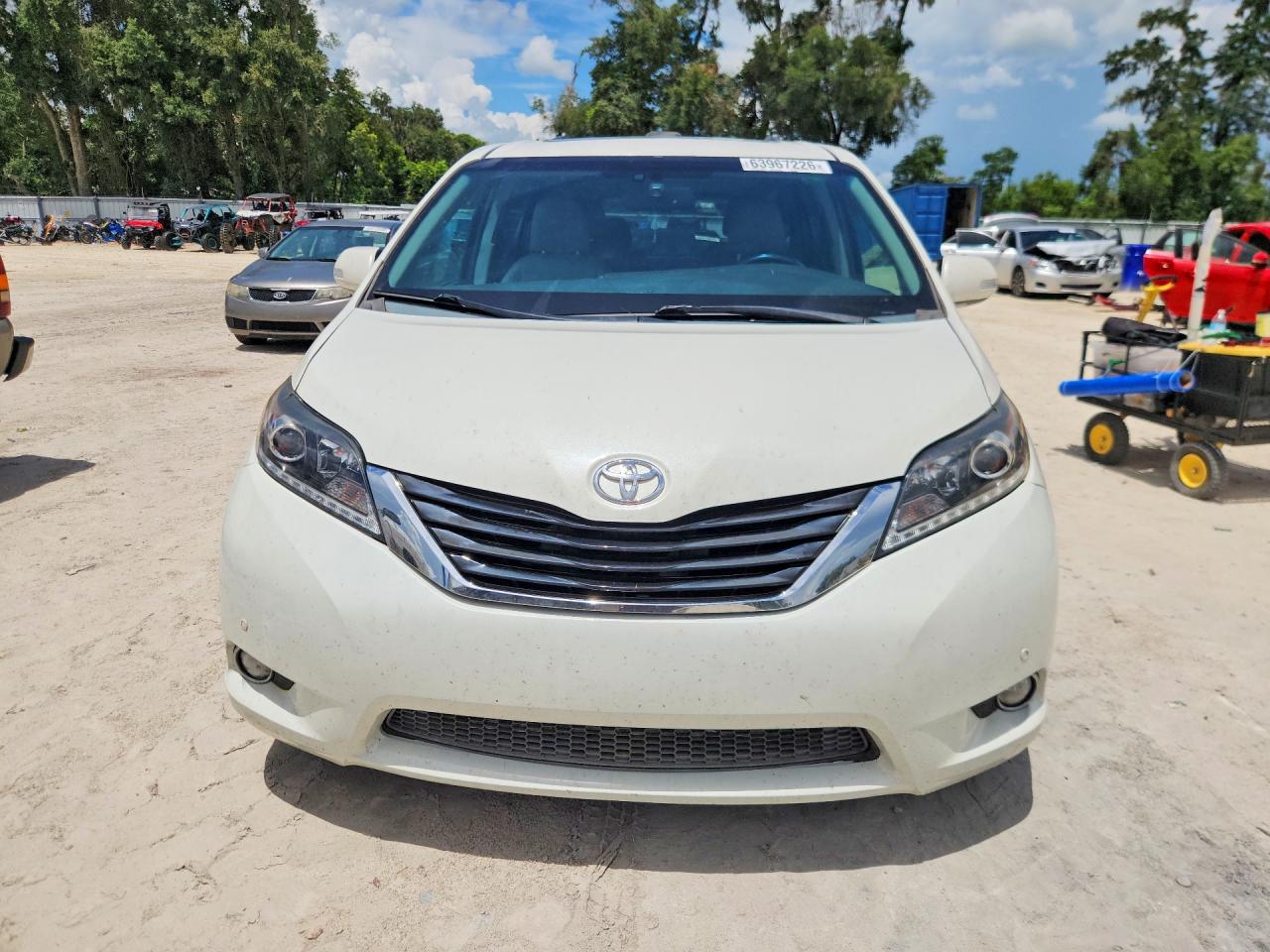 2015 Toyota Sienna Xle 7-passenger White vin: 5TDDK3DCXFS097148
