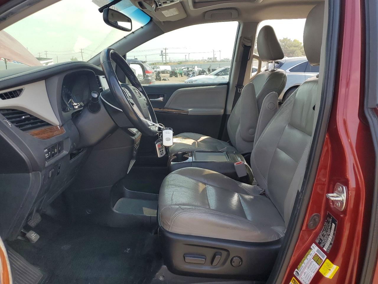 2015 Toyota Sienna Limited 7-passenger Burgundy vin: 5TDDK3DCXFS110836