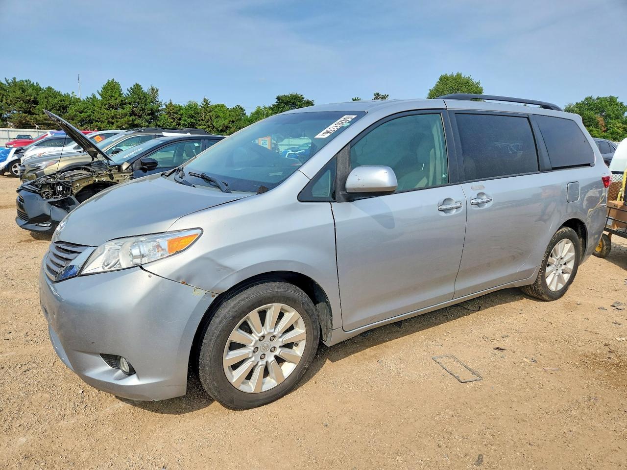 2015 Toyota Sienna Xle 7-passenger Silver vin: 5TDDK3DCXFS120220