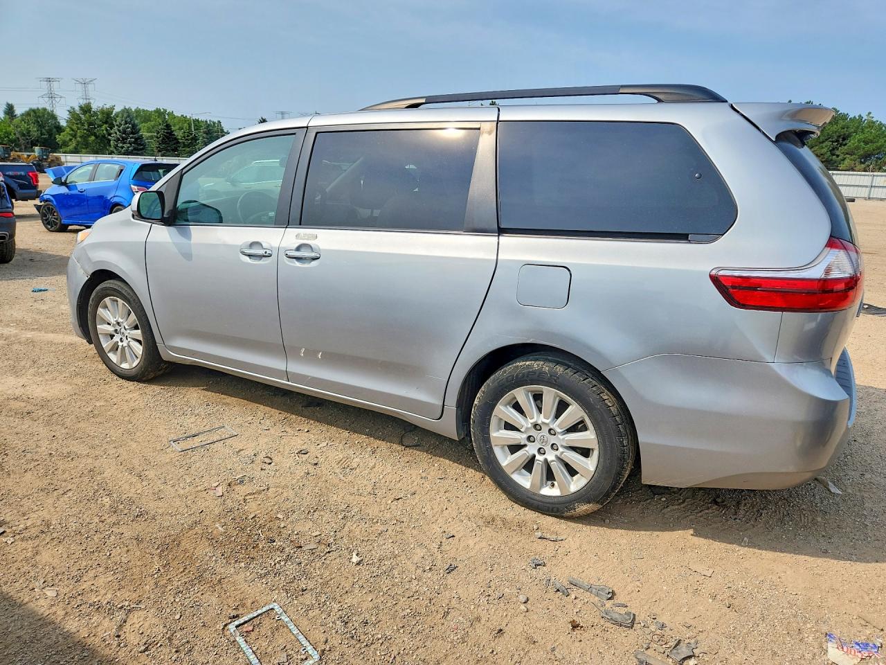 2015 Toyota Sienna Xle 7-passenger Серебряный vin: 5TDDK3DCXFS120220