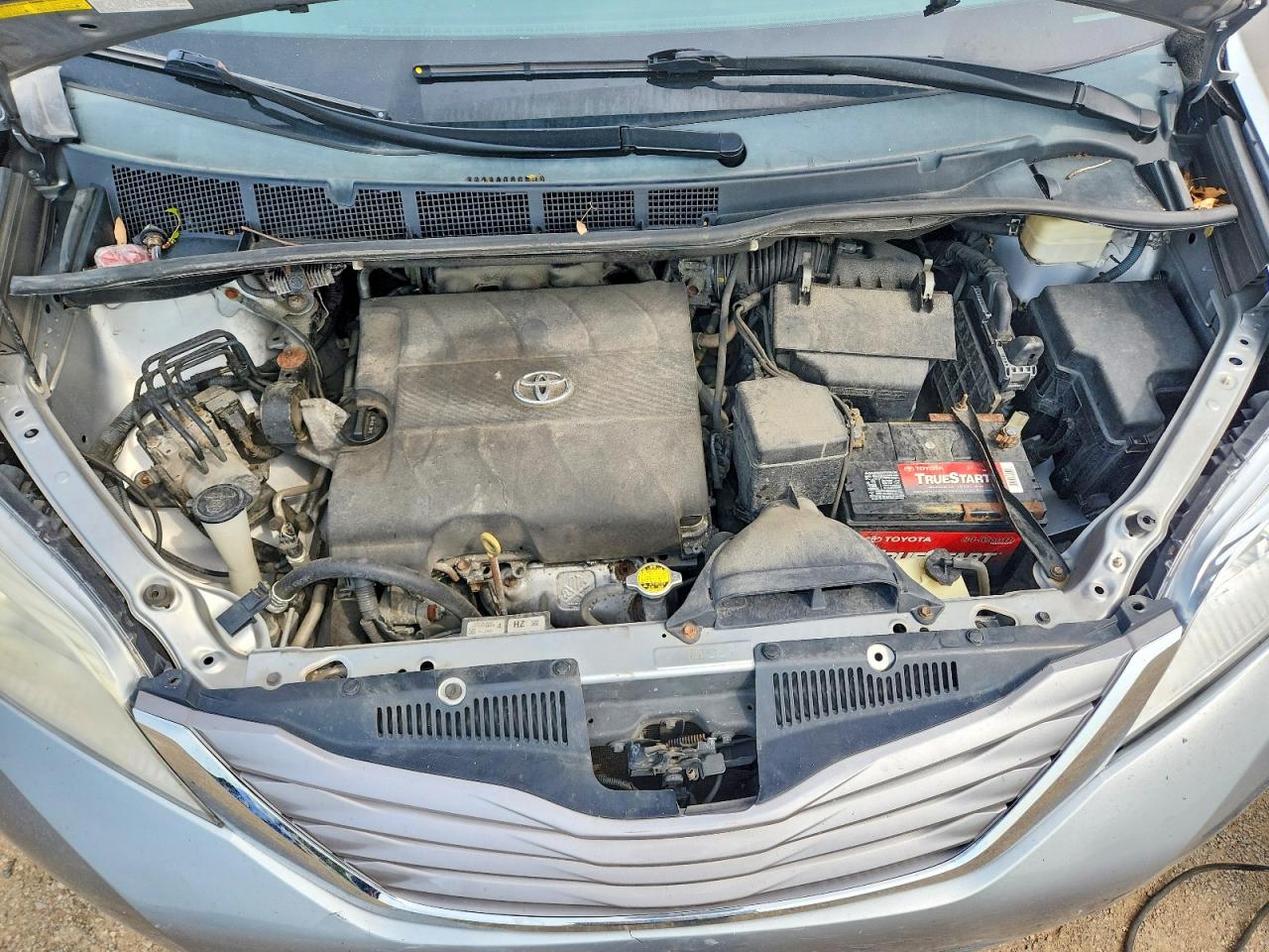 2015 Toyota Sienna Xle 7-passenger Серебряный vin: 5TDDK3DCXFS120220